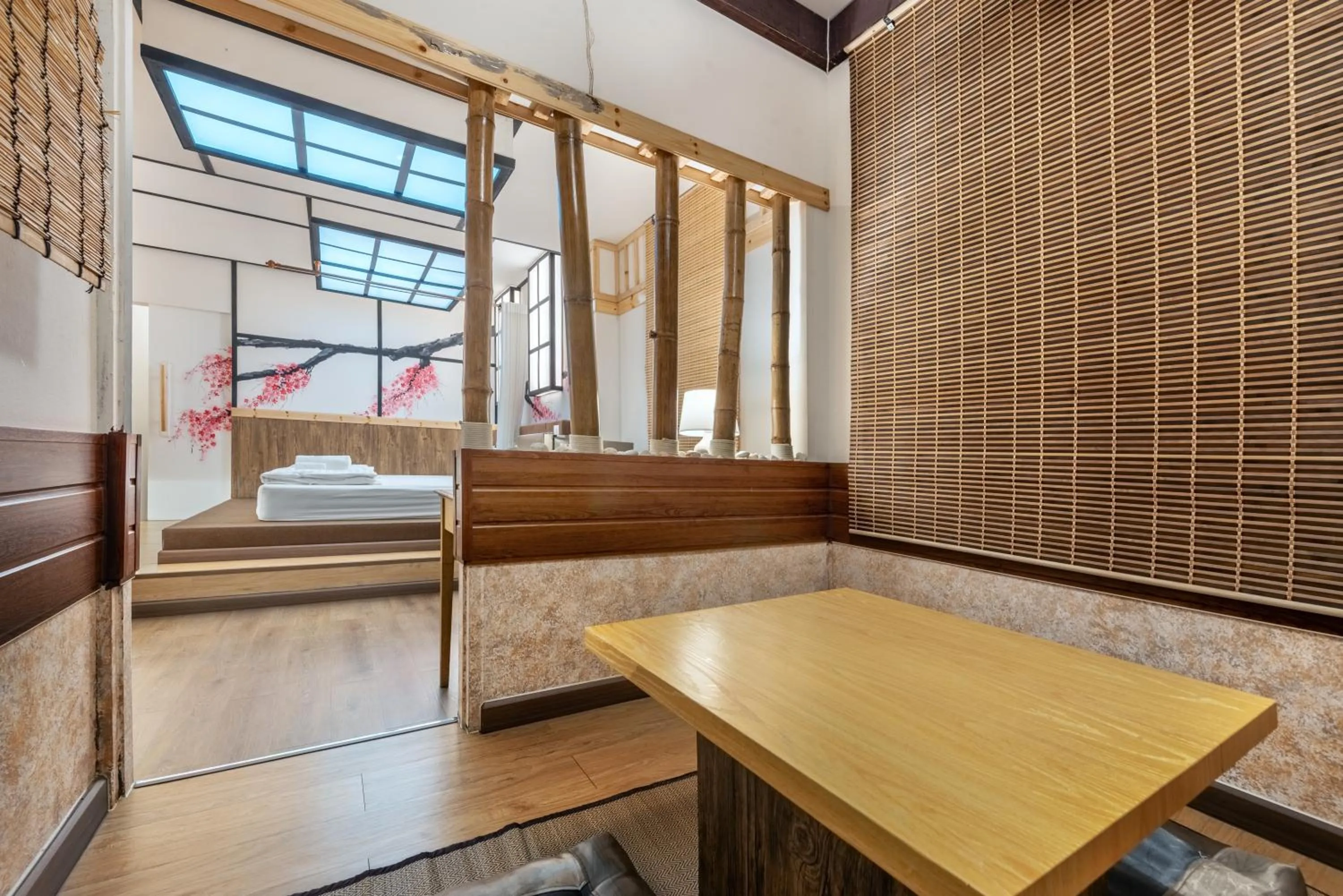 Living room, Bed in โรงแรมชิบะรูม นครราชสีมา เซ็นทรัลโคราช