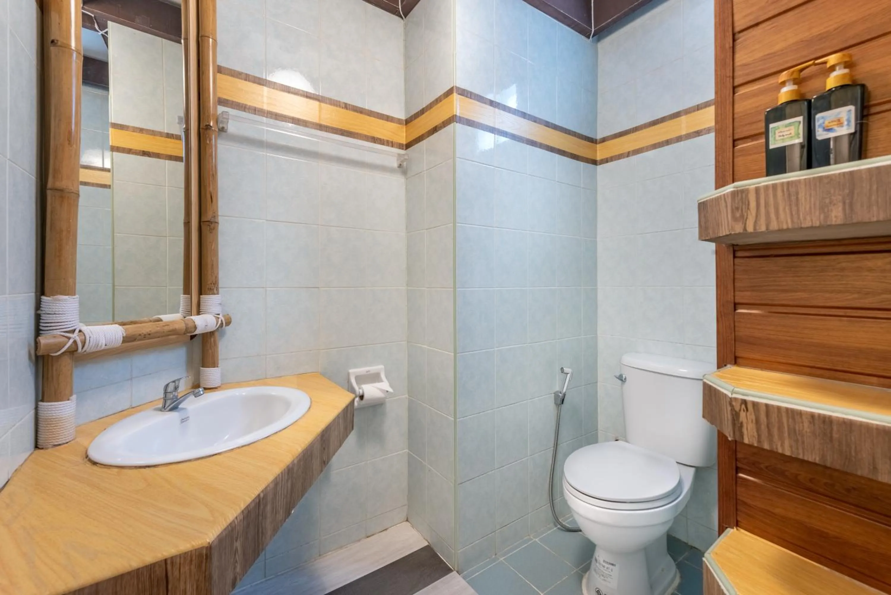 Toilet in โรงแรมชิบะรูม นครราชสีมา เซ็นทรัลโคราช