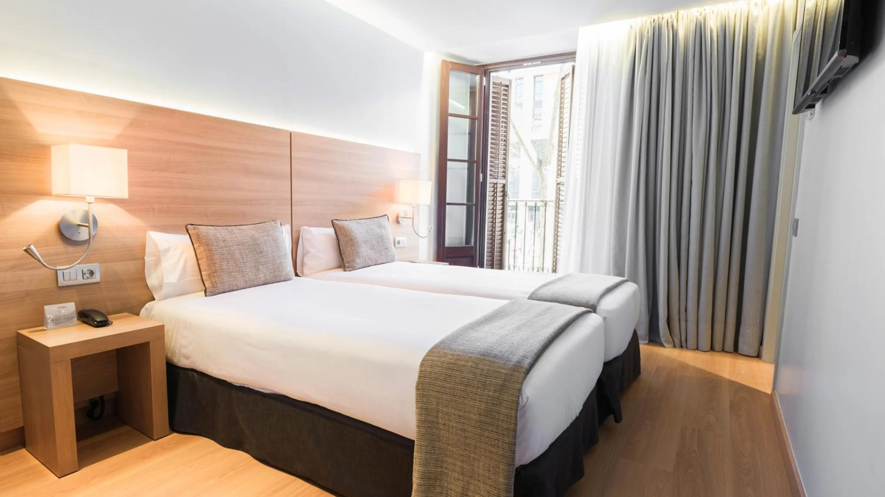 Photo of the whole room, Bed in Arc La Rambla