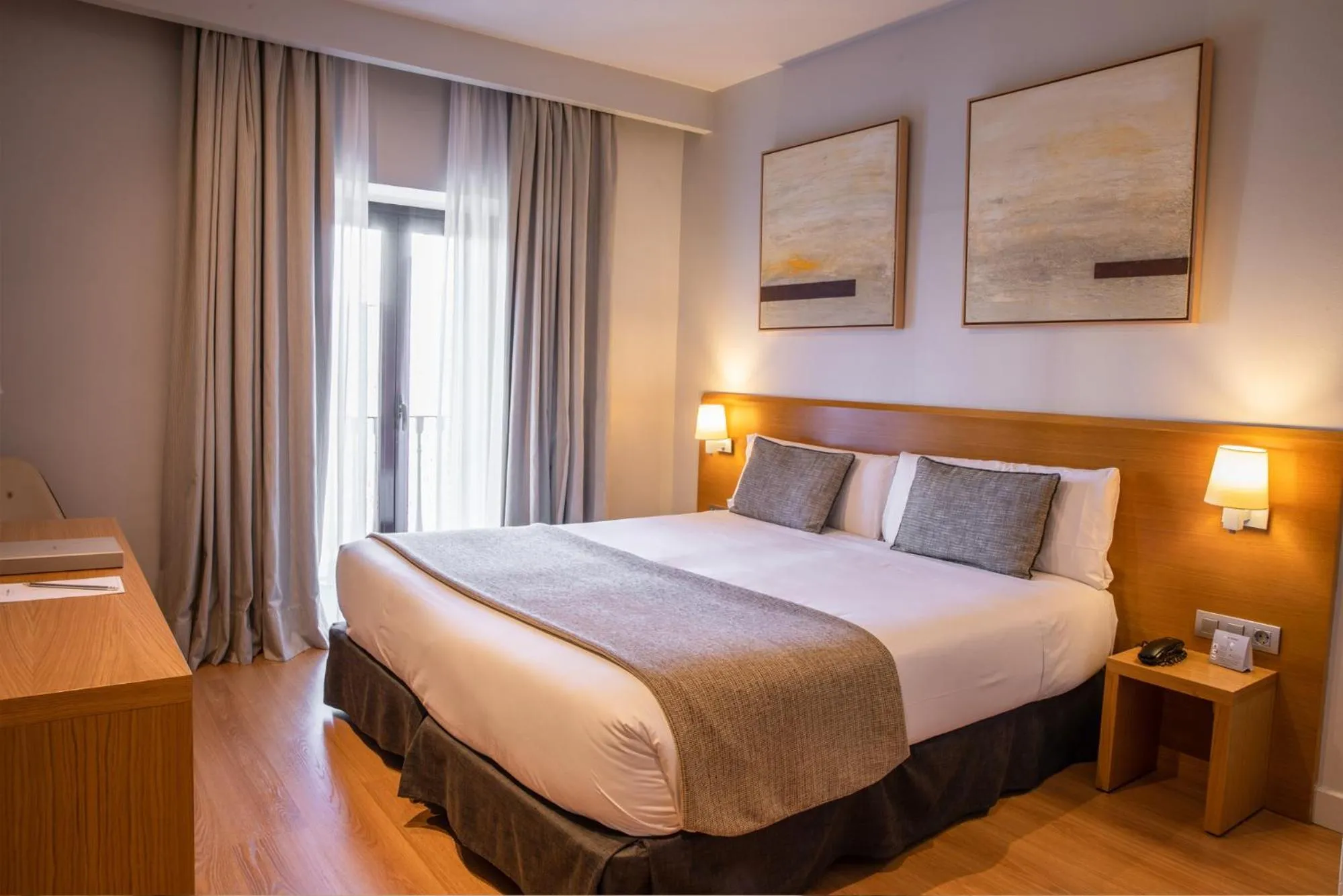 Photo of the whole room, Bed in Arc La Rambla