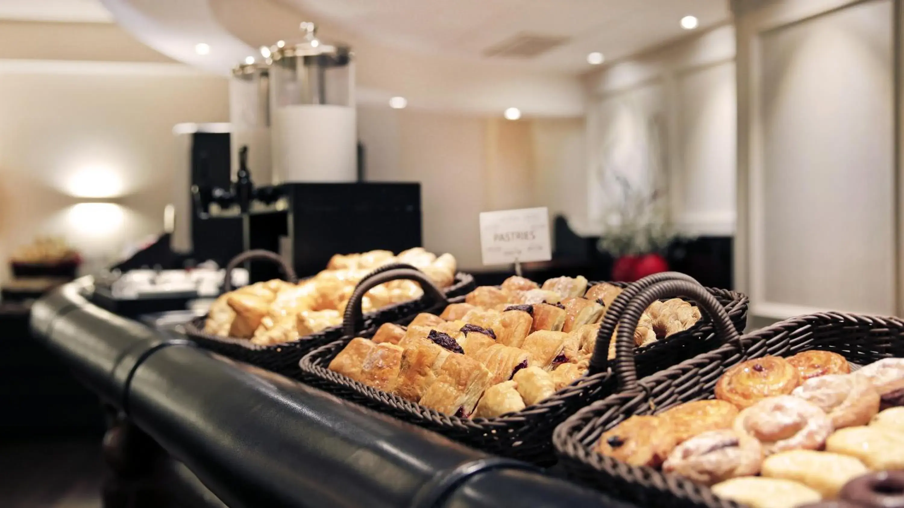 Breakfast in Arc La Rambla Breakfast in Arc La Rambla