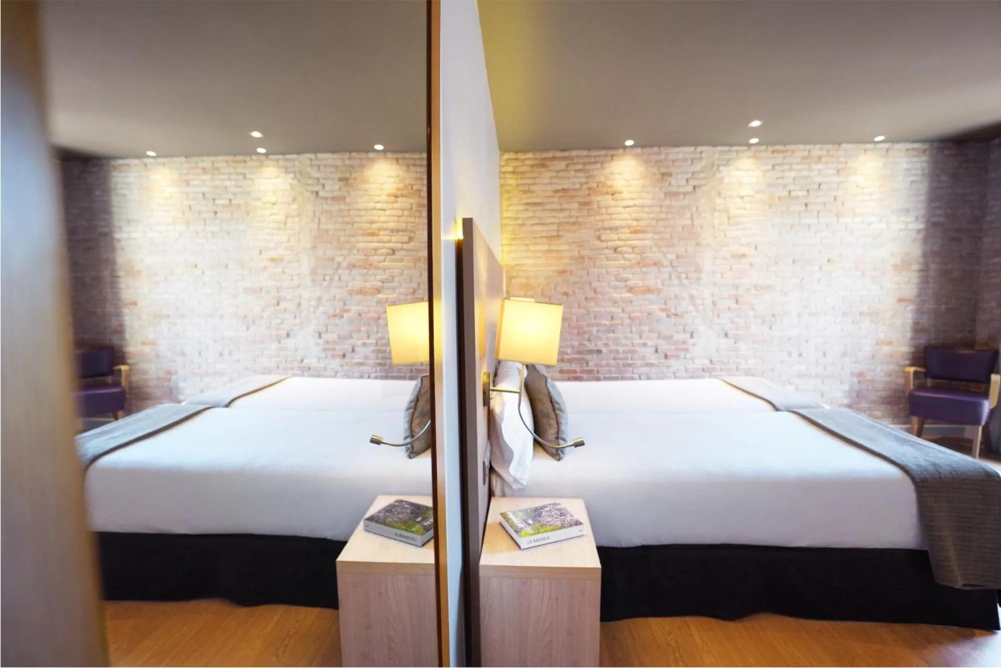 Photo of the whole room, Bed in Arc La Rambla
