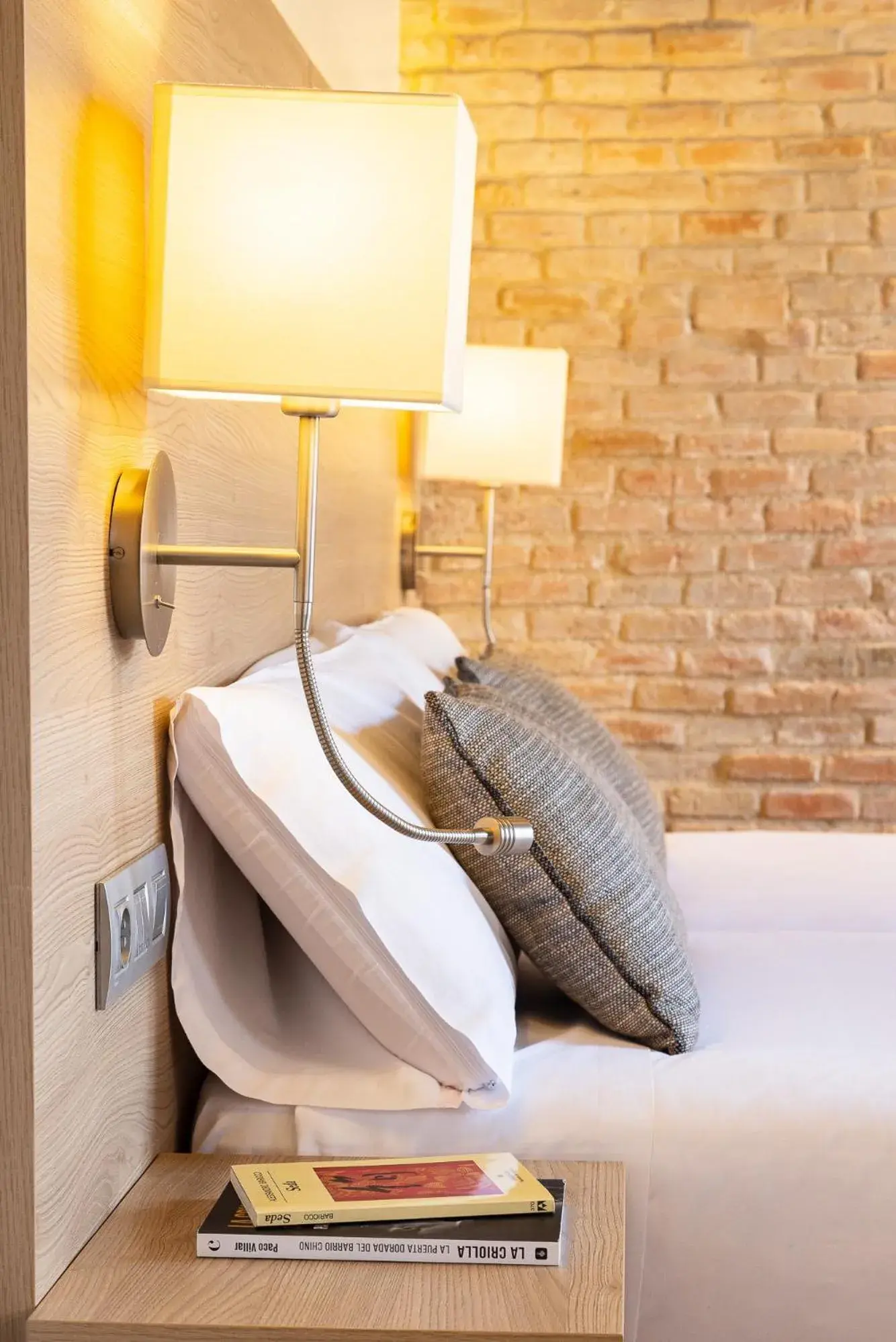 Photo of the whole room, Bed in Arc La Rambla Photo of the whole room, Bed in Arc La Rambla