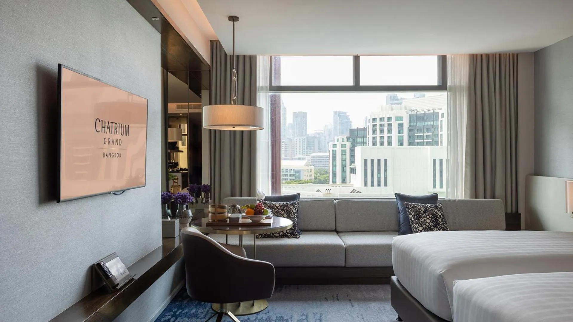 View (from property/room), Bed in Chatrium Grand Bangkok