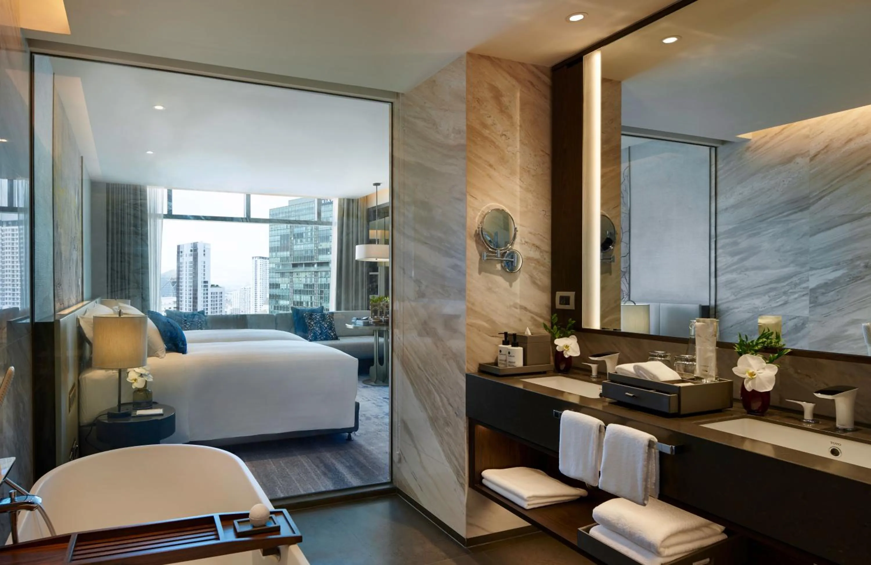 Bathroom, Bed in Chatrium Grand Bangkok