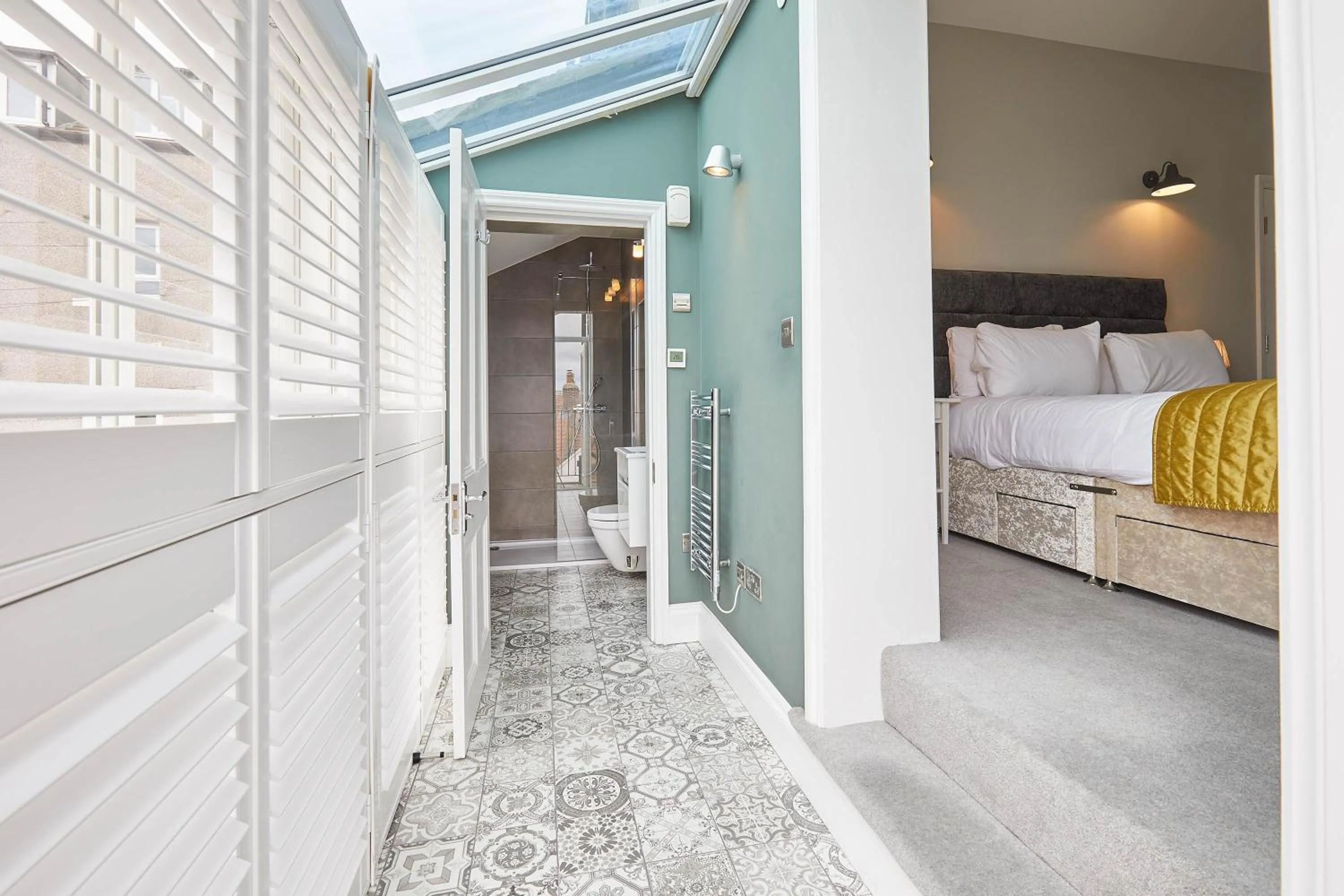Toilet, Bed in Host & Stay - One Mulgrave Place