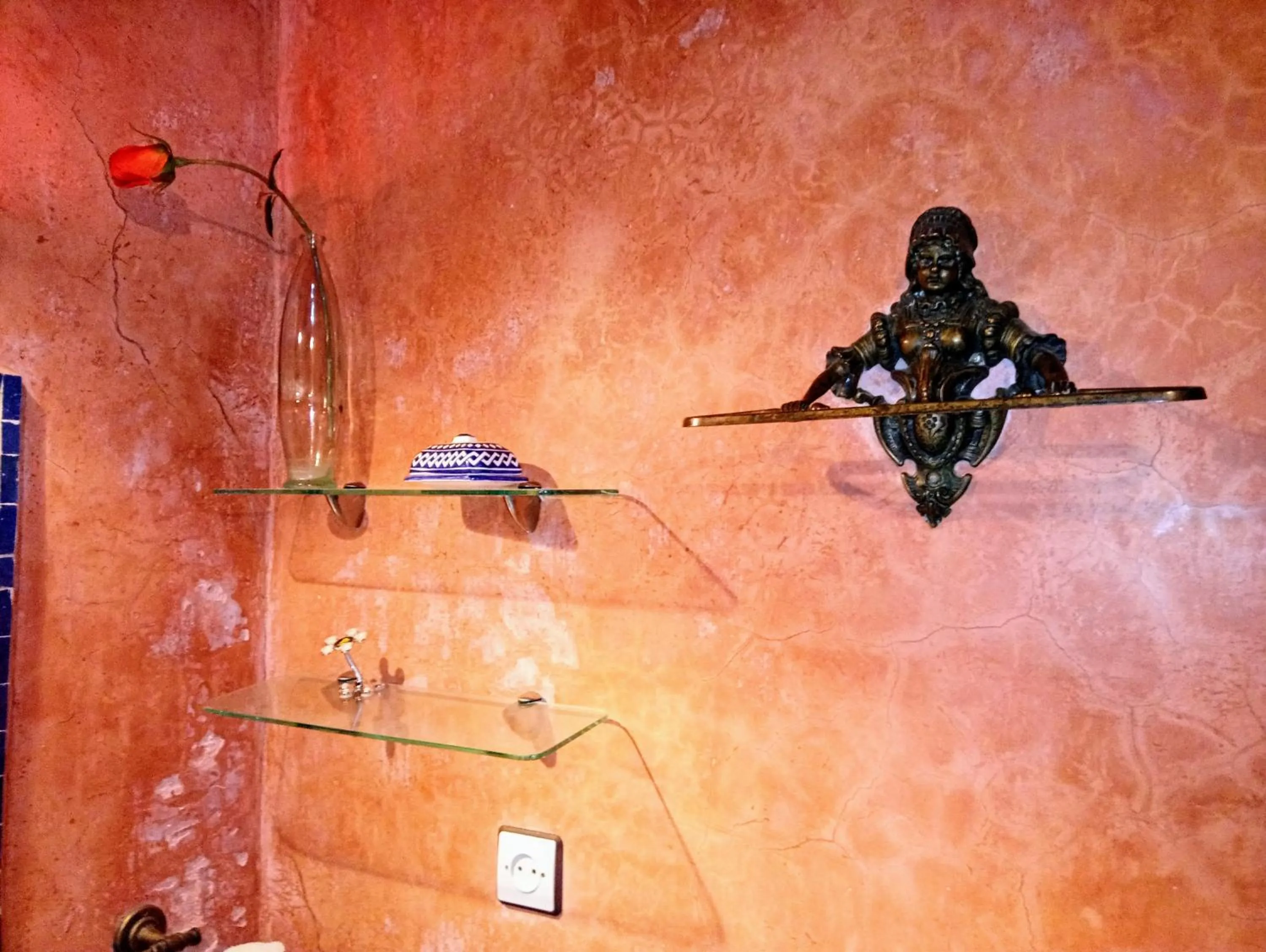 Shower in Riad Rchacha