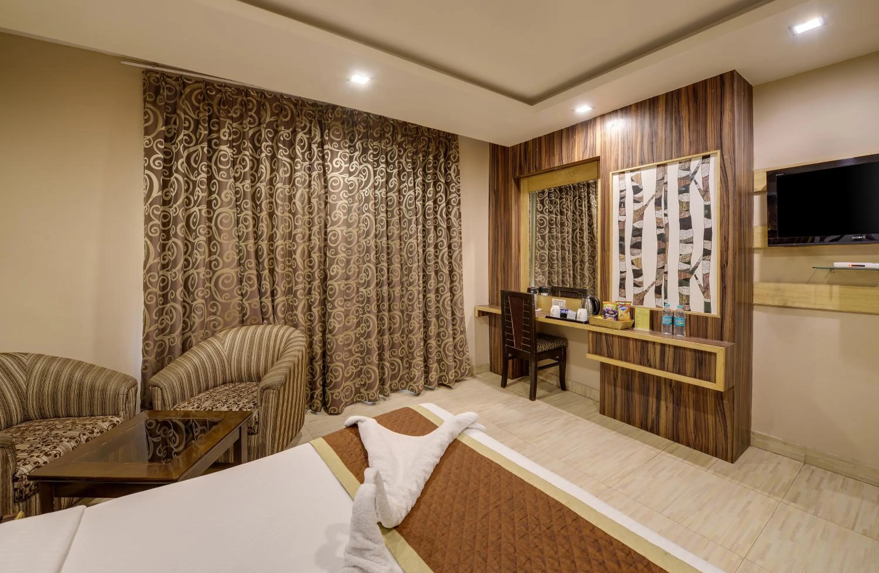 Photo of the whole room, Bed in The Royal Melange Beacon