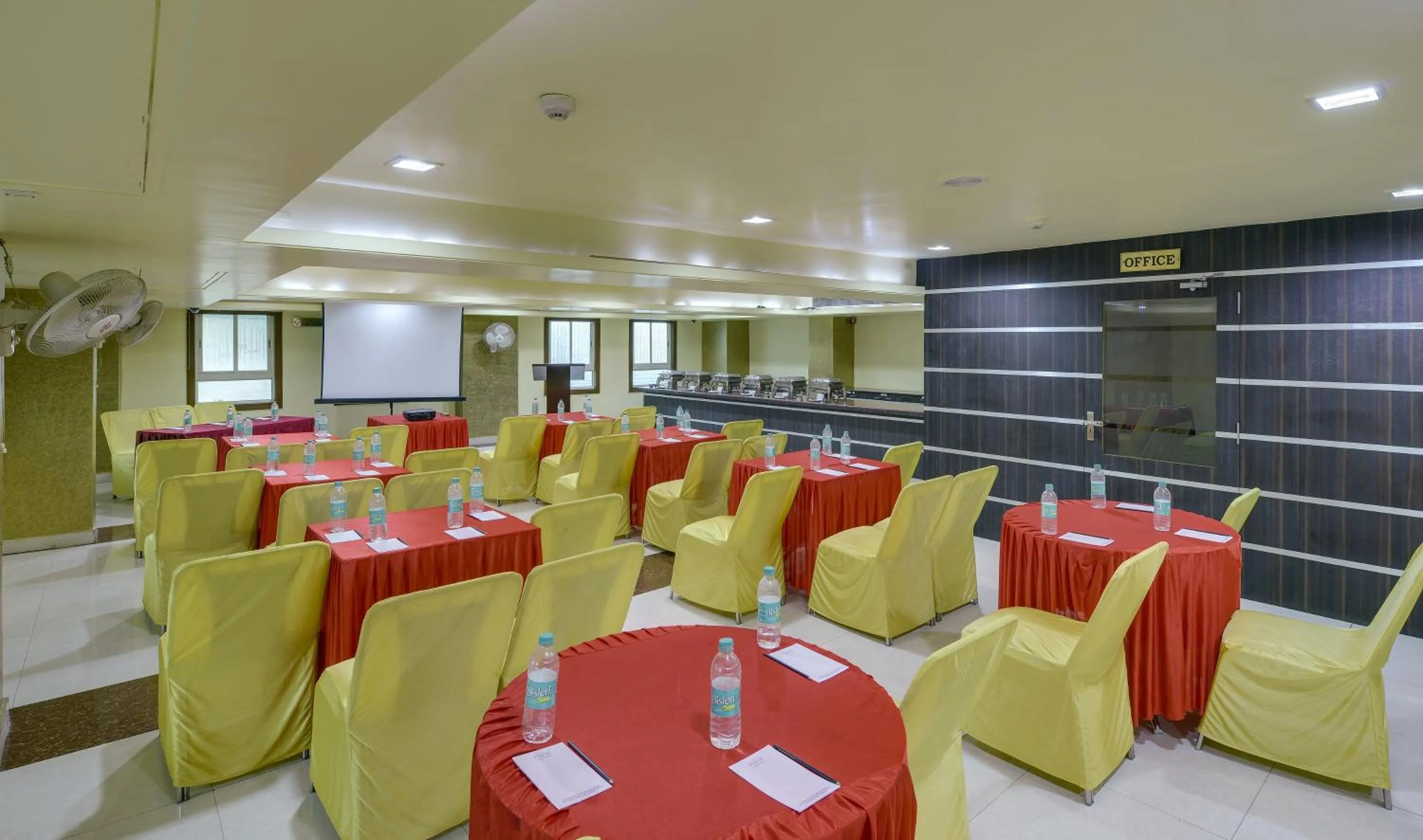 Food and drinks in The Royal Melange Beacon