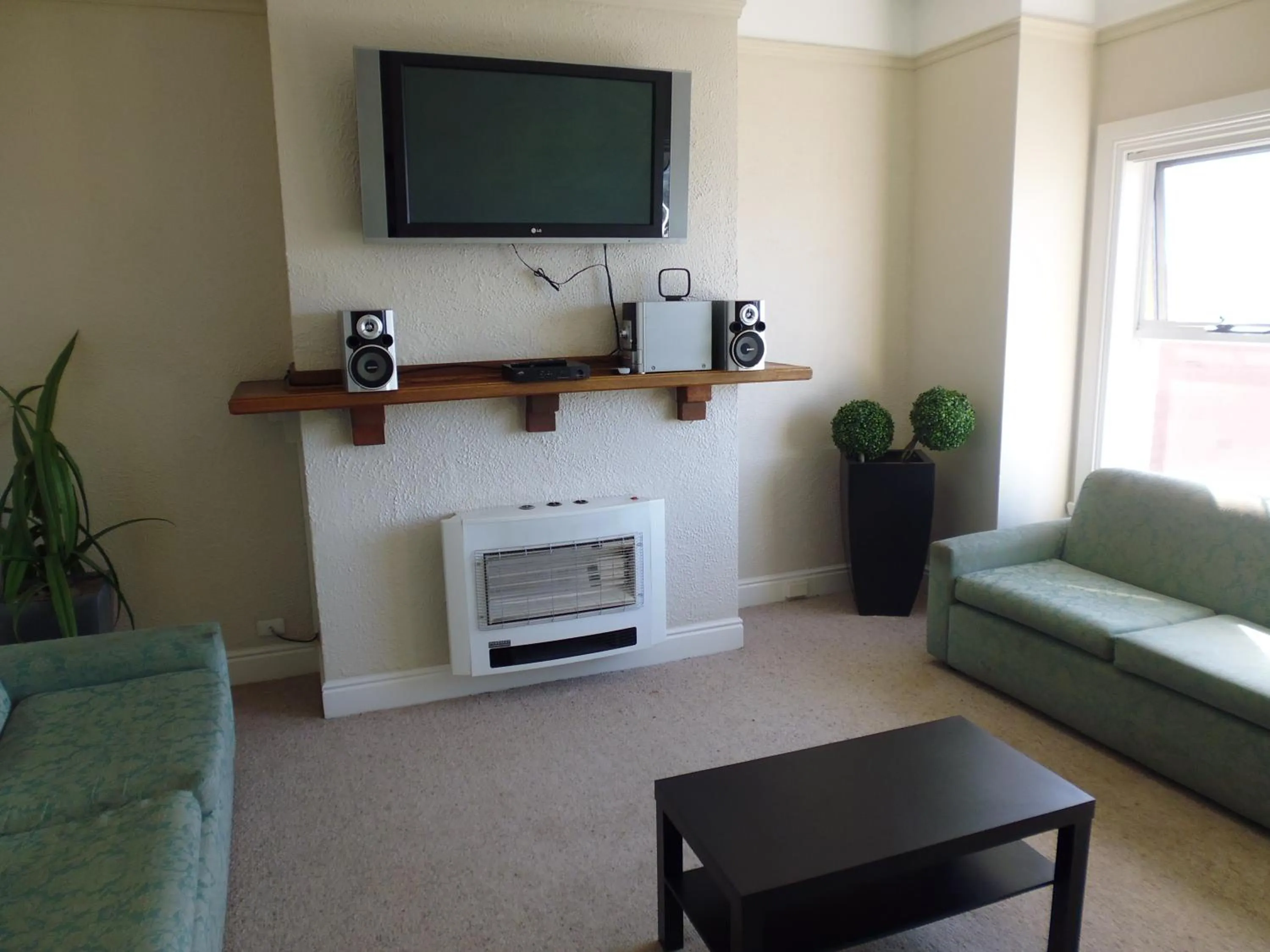 TV and multimedia in Happy Backpacker