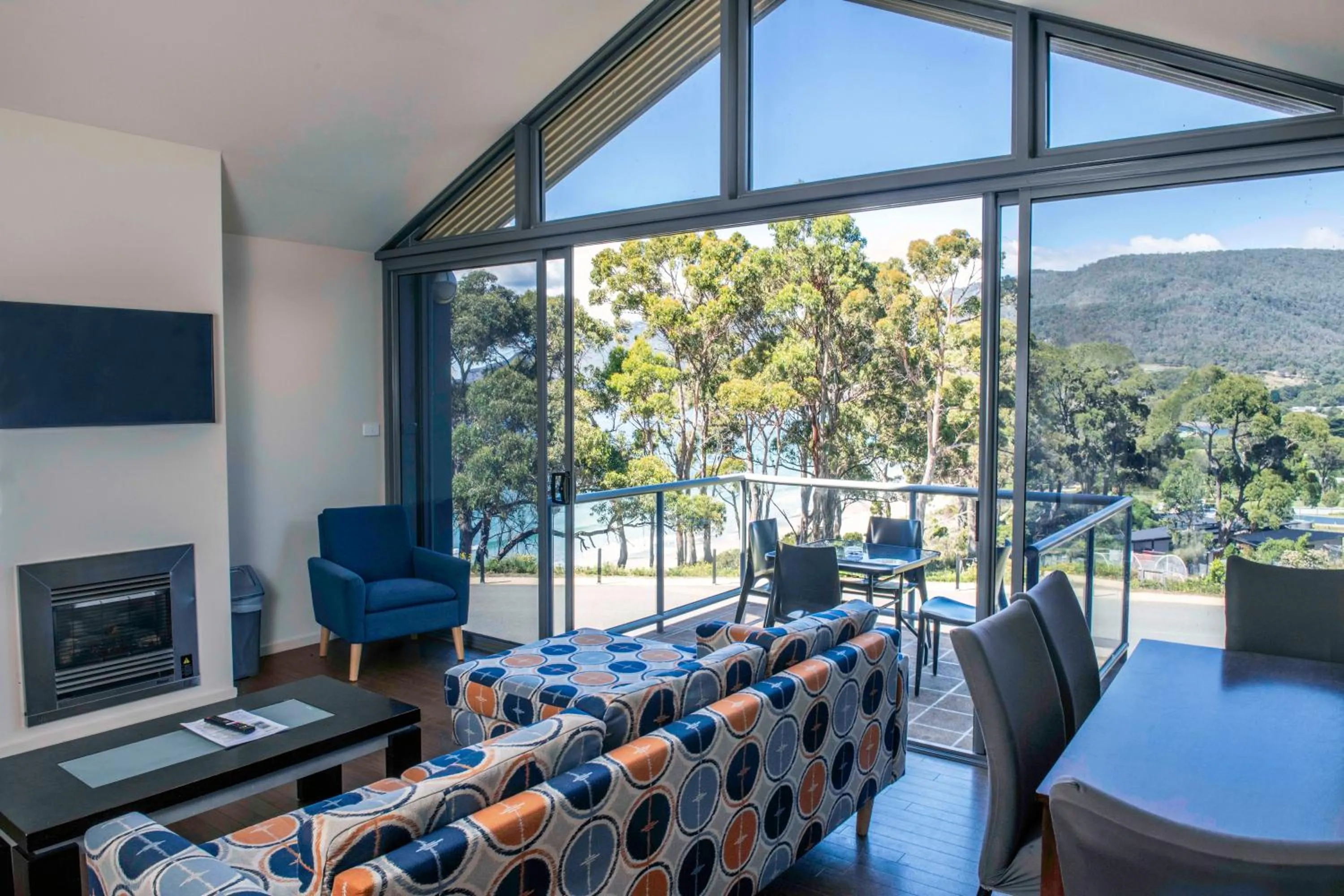 Premium two bedroom spa Apartment in Lufra Beachside Hotel