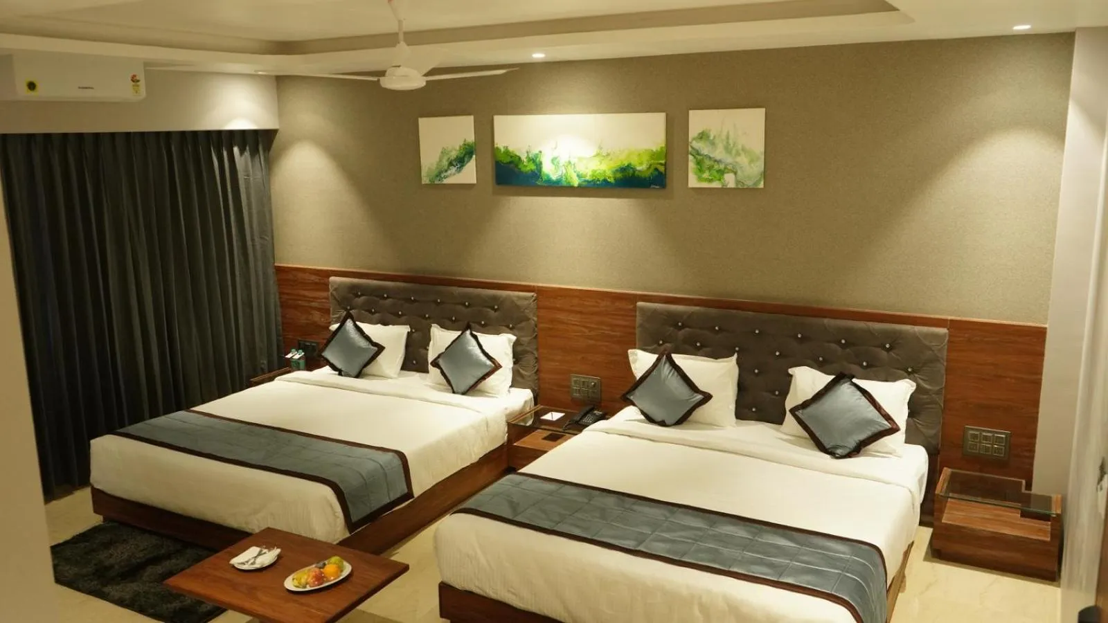 Photo of the whole room, Bed in Alaukik Hotel