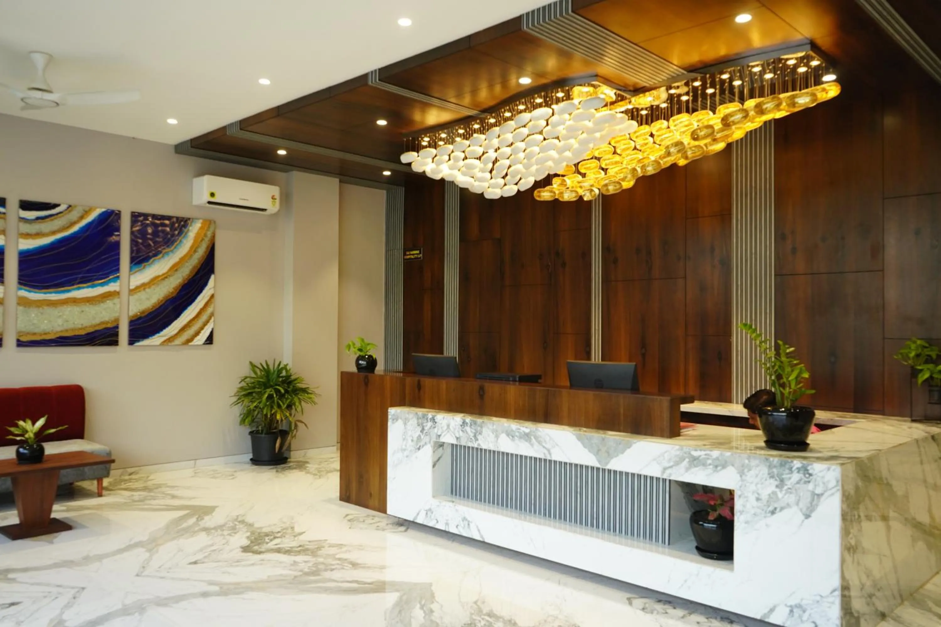 Lobby or reception in Alaukik Hotel