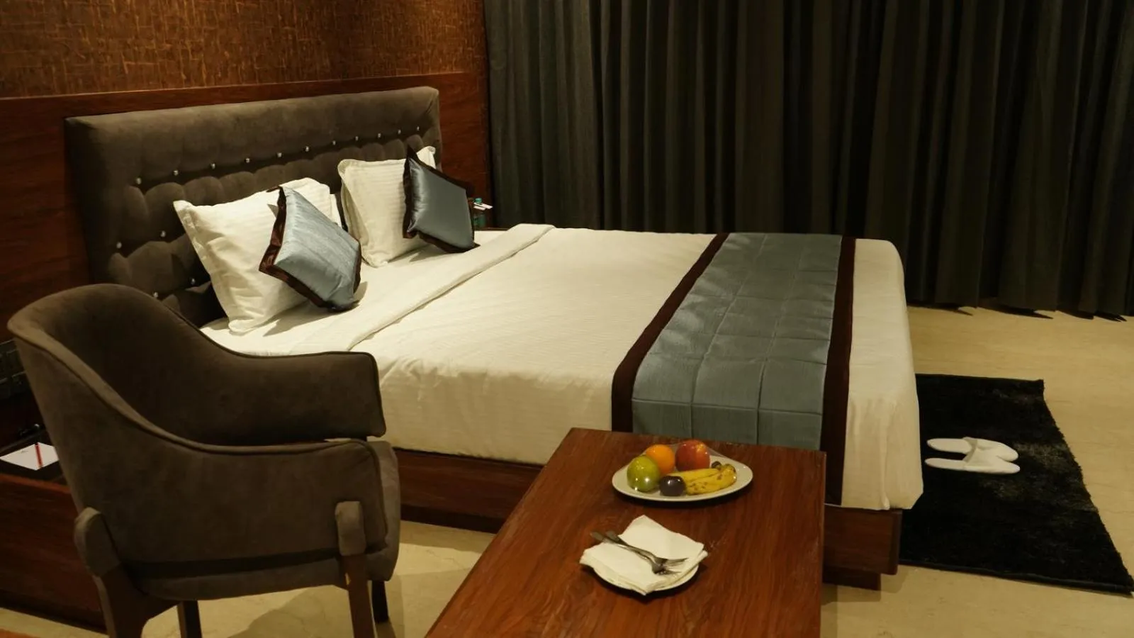 Bed in Alaukik Hotel