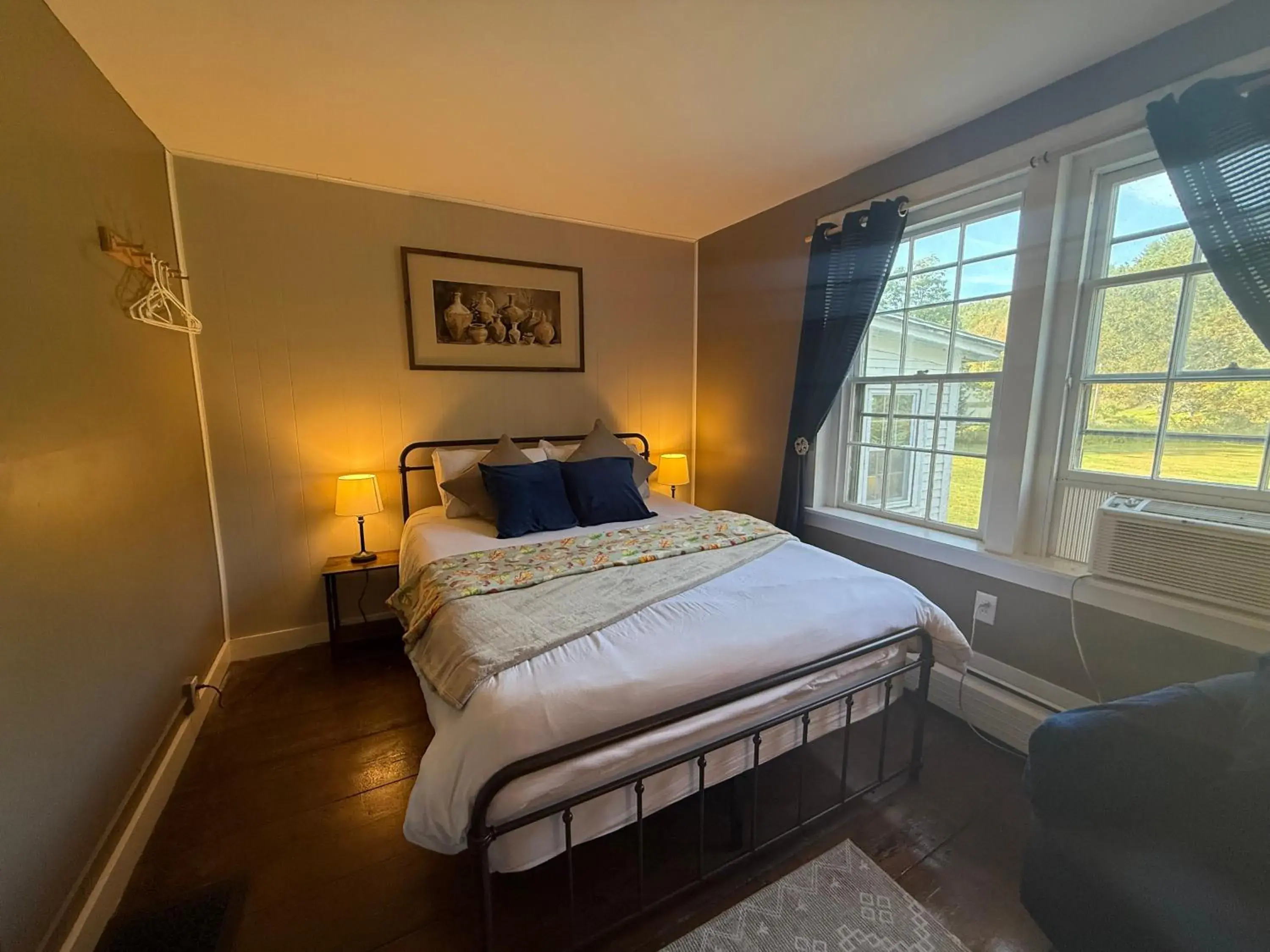 Double Room with Garden View in Stone Hearth Inn and Eatery Double Room with Garden View in Stone Hearth Inn and Eatery