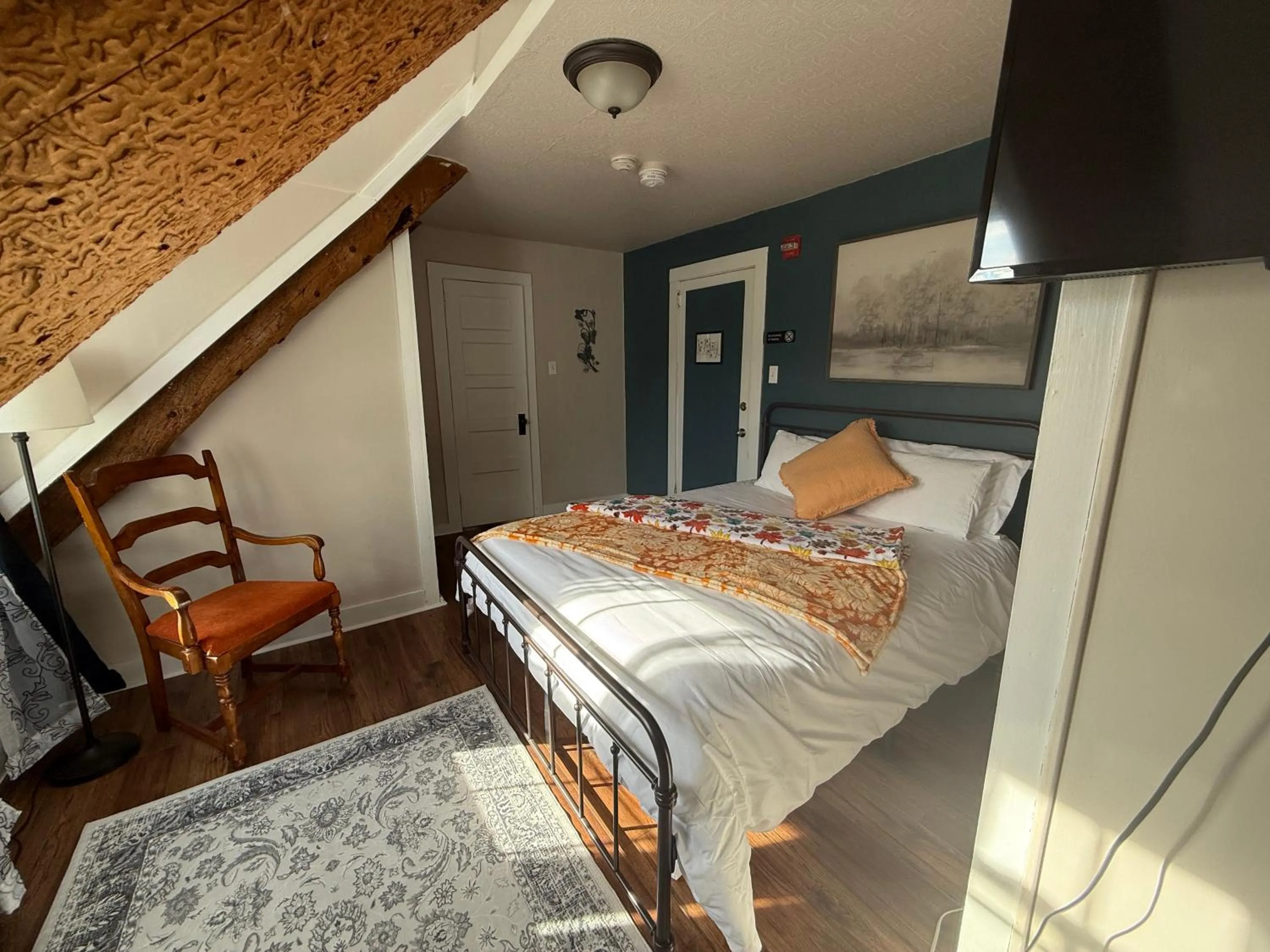 Property building, Bed in Stone Hearth Inn and Eatery