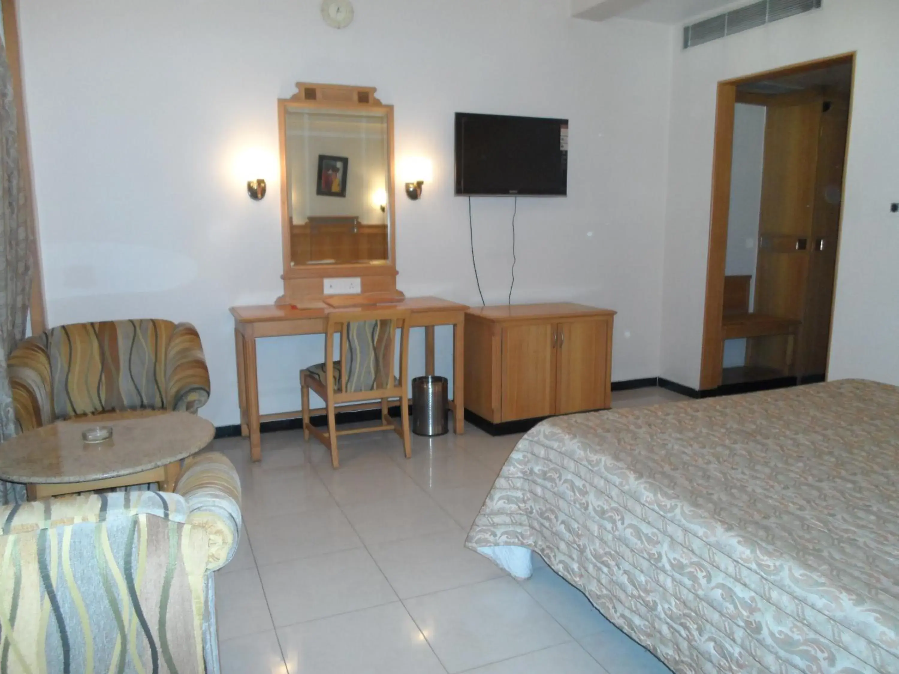 TV and multimedia, Bed in Hotel Kalyan Residency TV and multimedia, Bed in Hotel Kalyan Residency