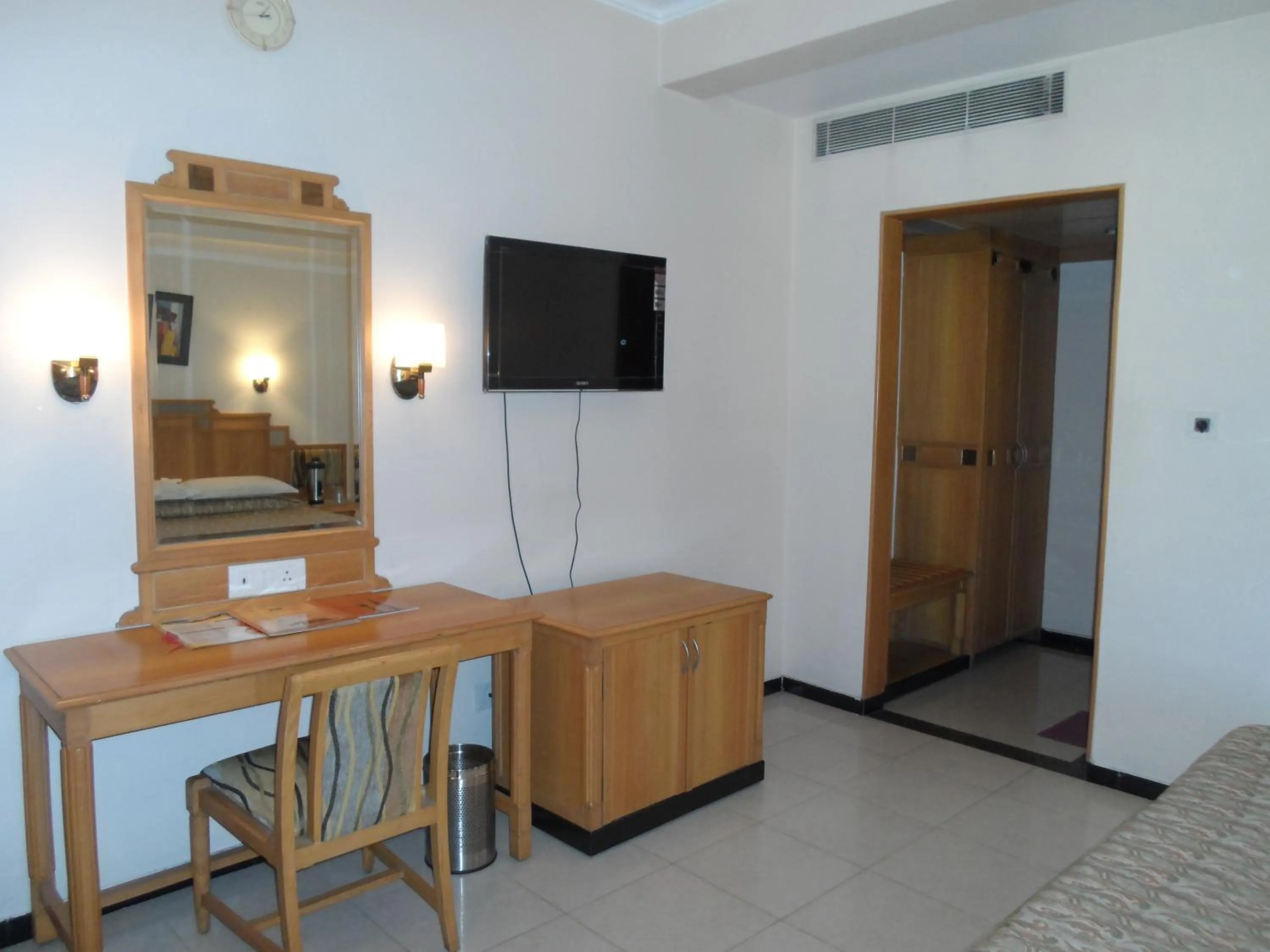 Bedroom in Hotel Kalyan Residency