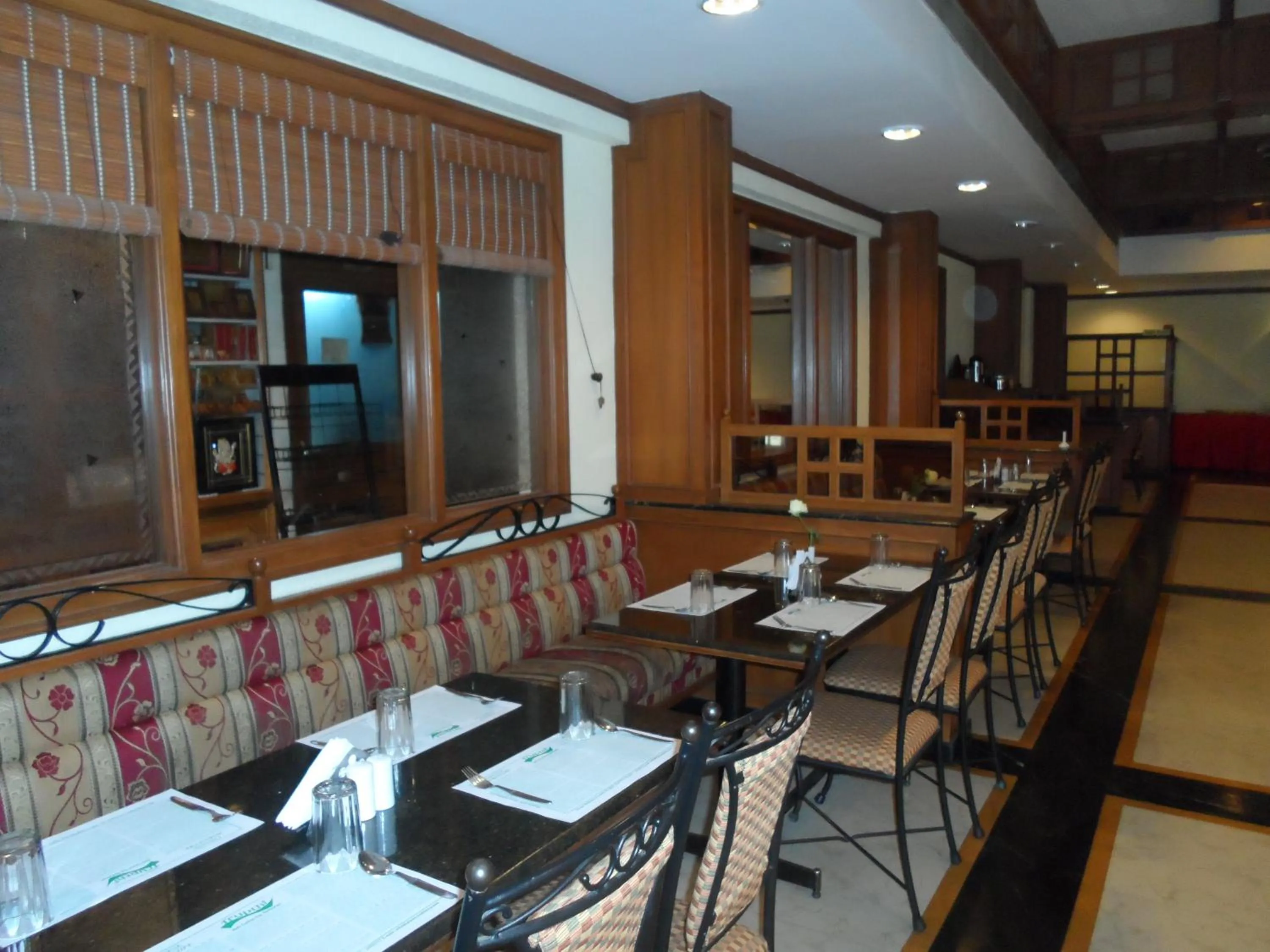Restaurant/places to eat in Hotel Kalyan Residency