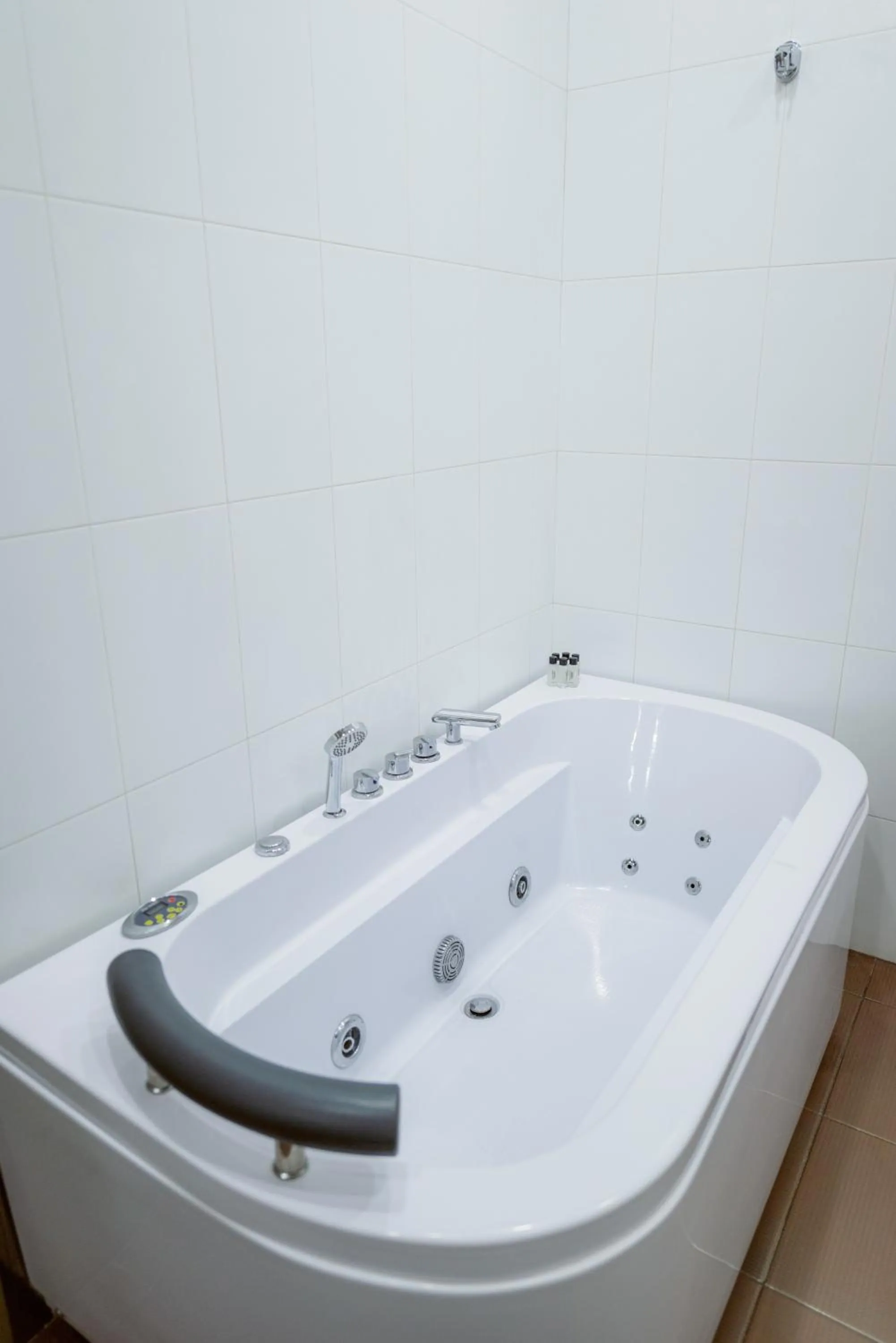 Hot Tub in Opera Avenue Hotel