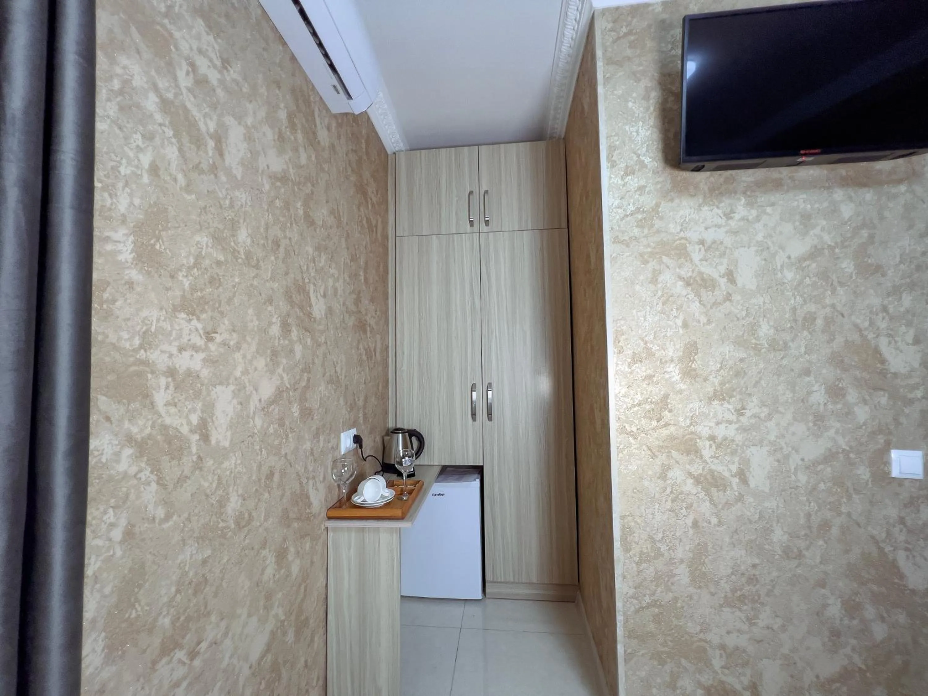 TV and multimedia in Opera Avenue Hotel