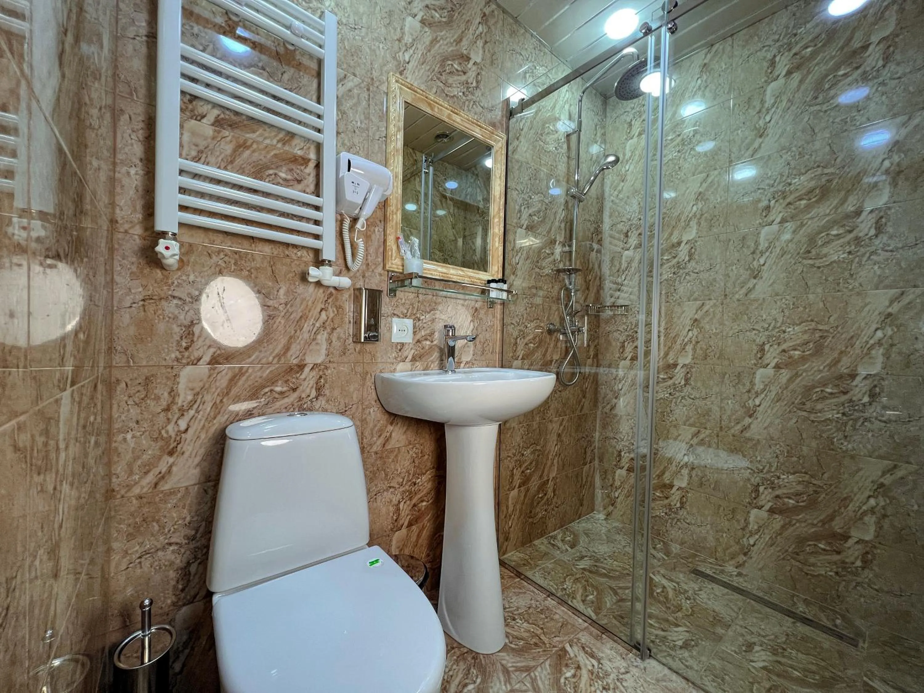 Shower in Opera Avenue Hotel