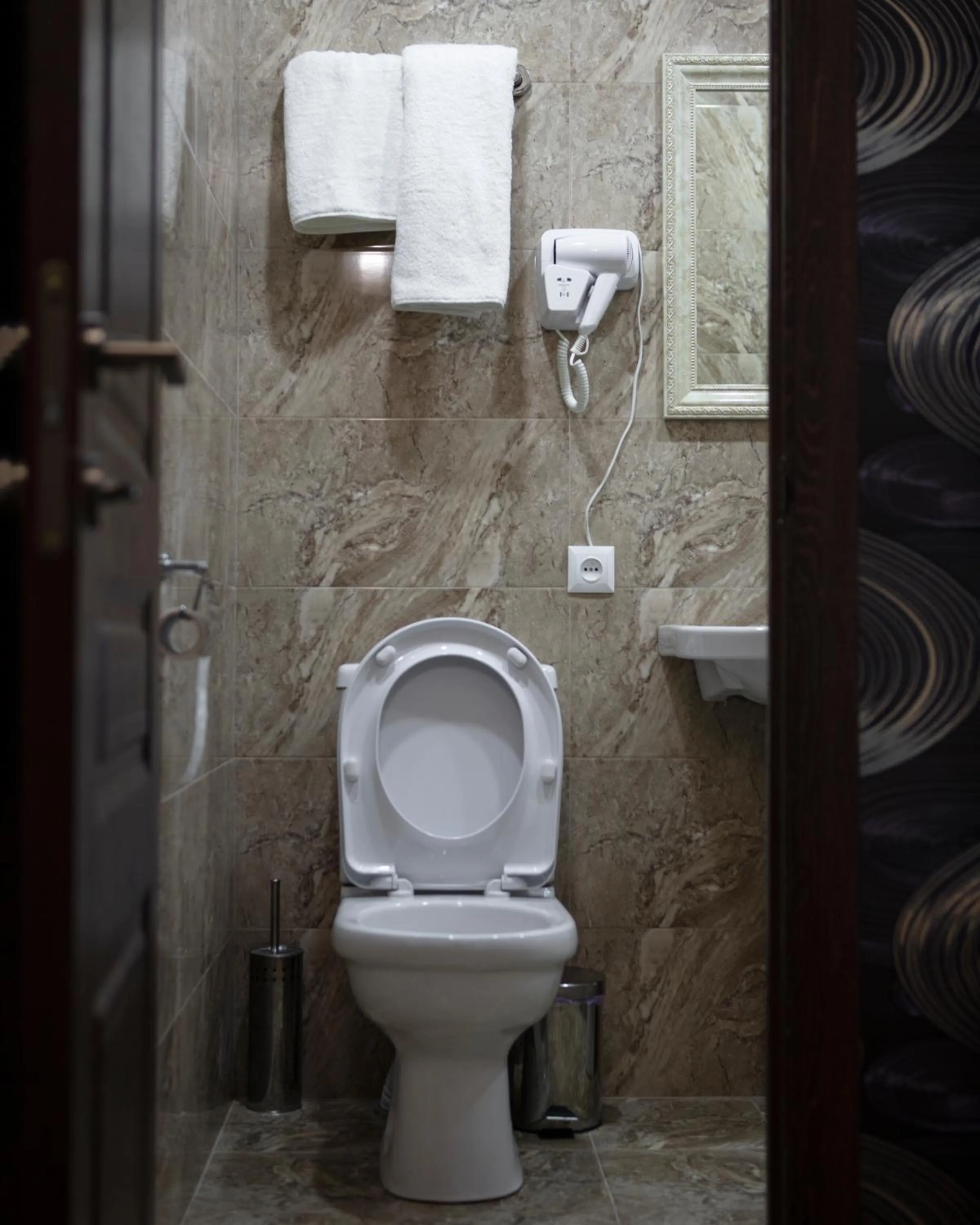 Shower in Opera Avenue Hotel