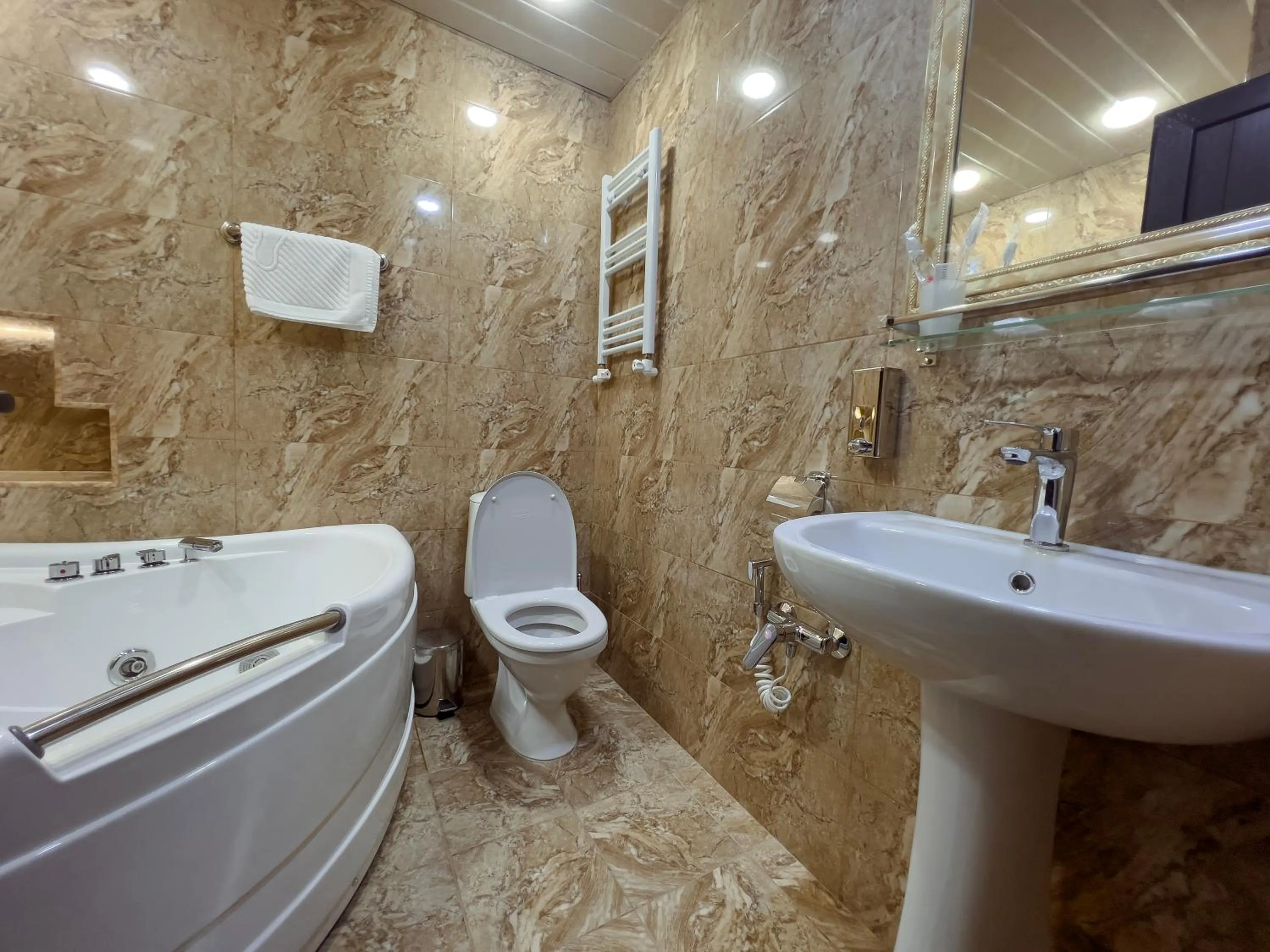 Shower in Opera Avenue Hotel