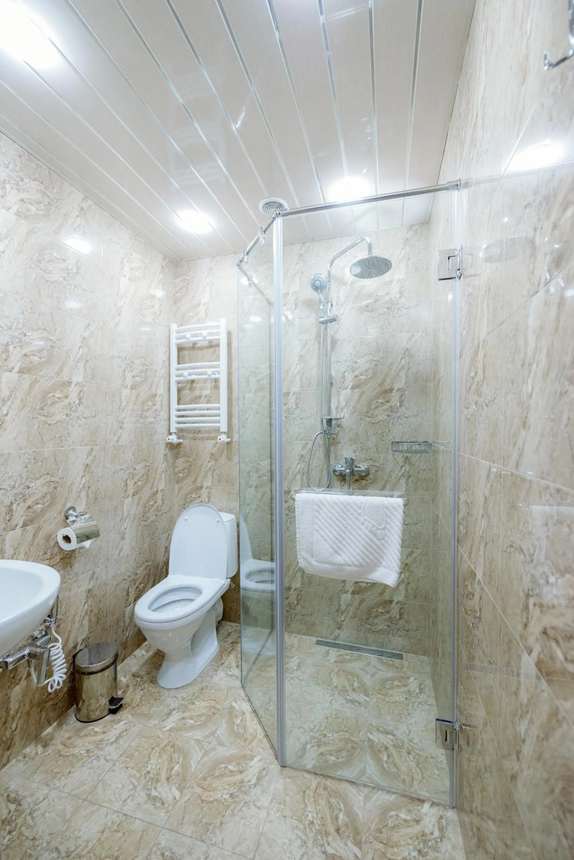 Shower in Opera Avenue Hotel