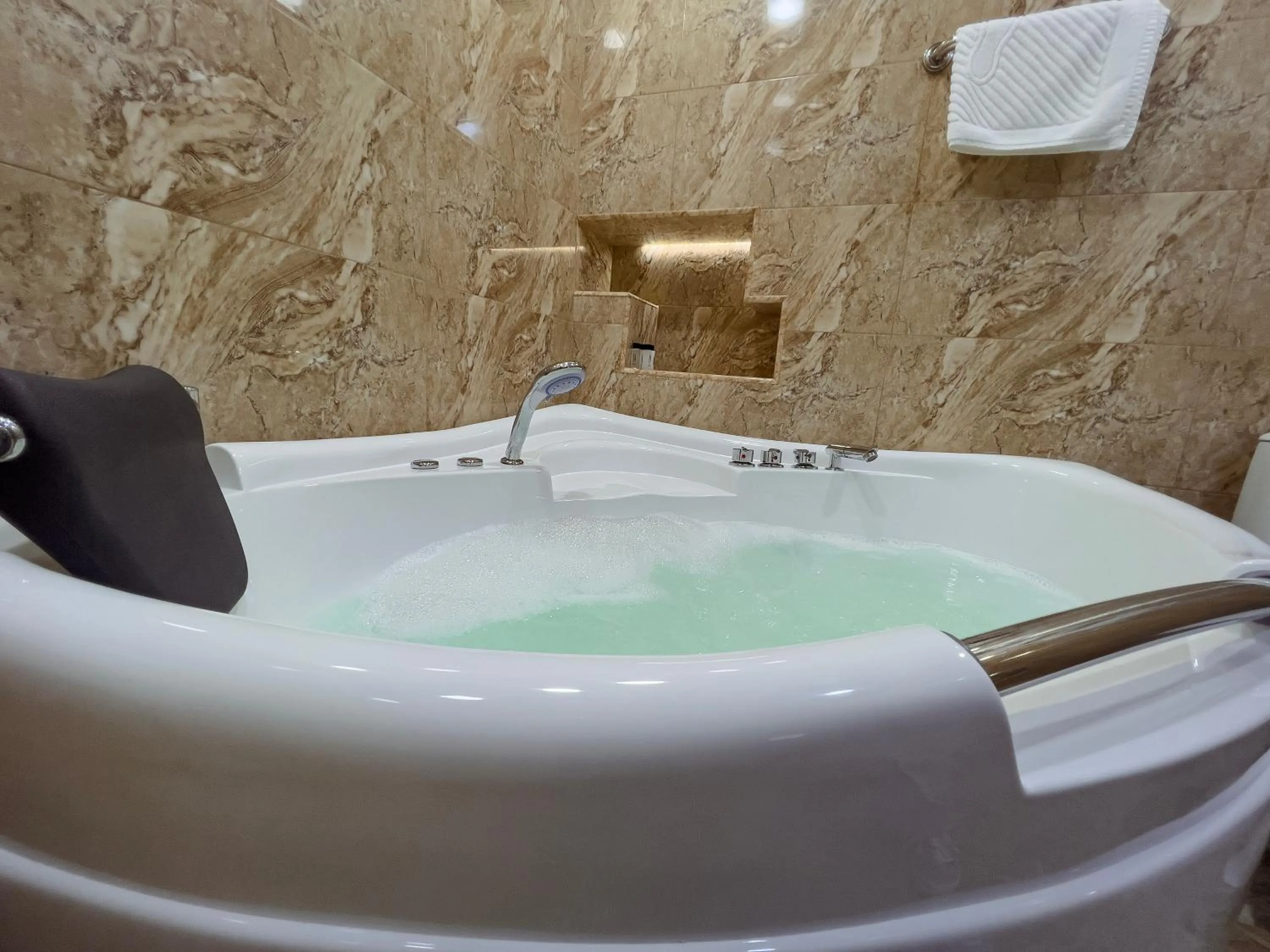 Hot Tub in Opera Avenue Hotel