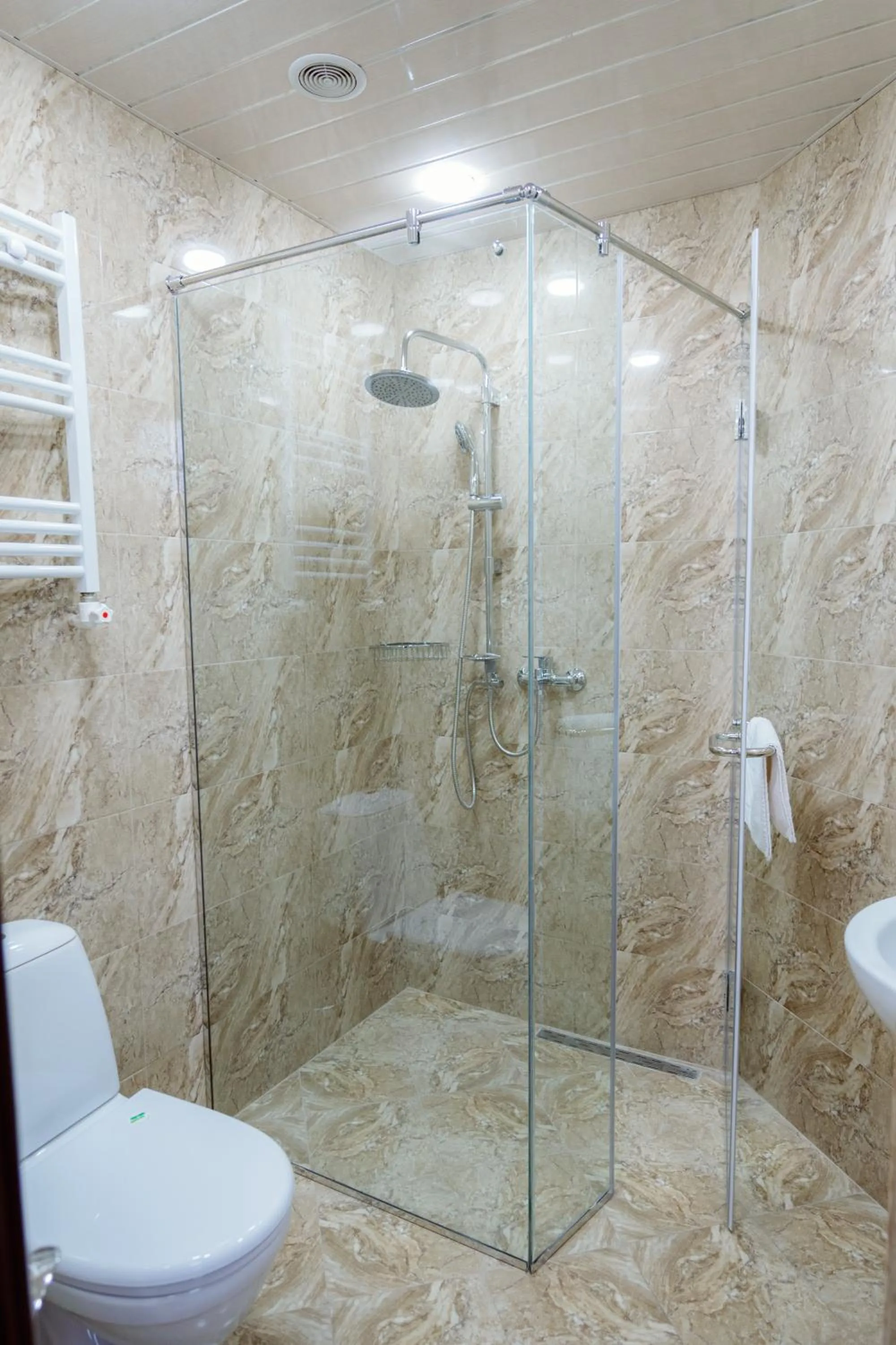 Shower in Opera Avenue Hotel