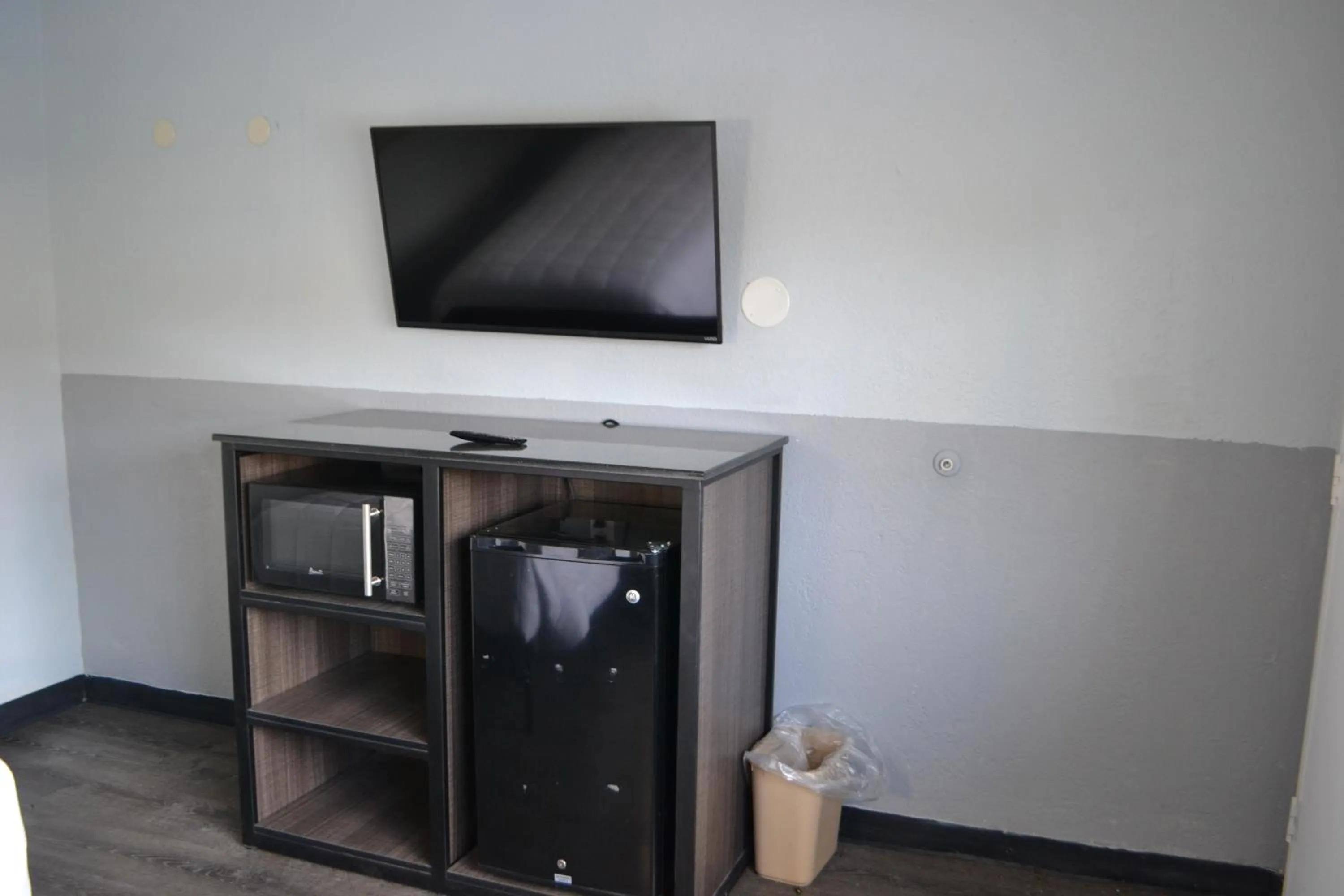 TV and multimedia in Noble Suites Jacksonville