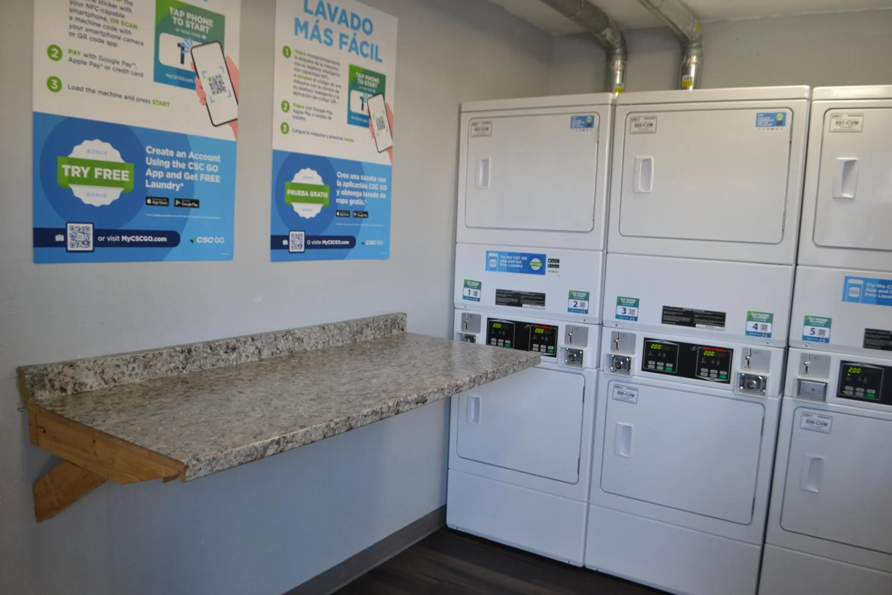 microwave in Noble Suites Jacksonville