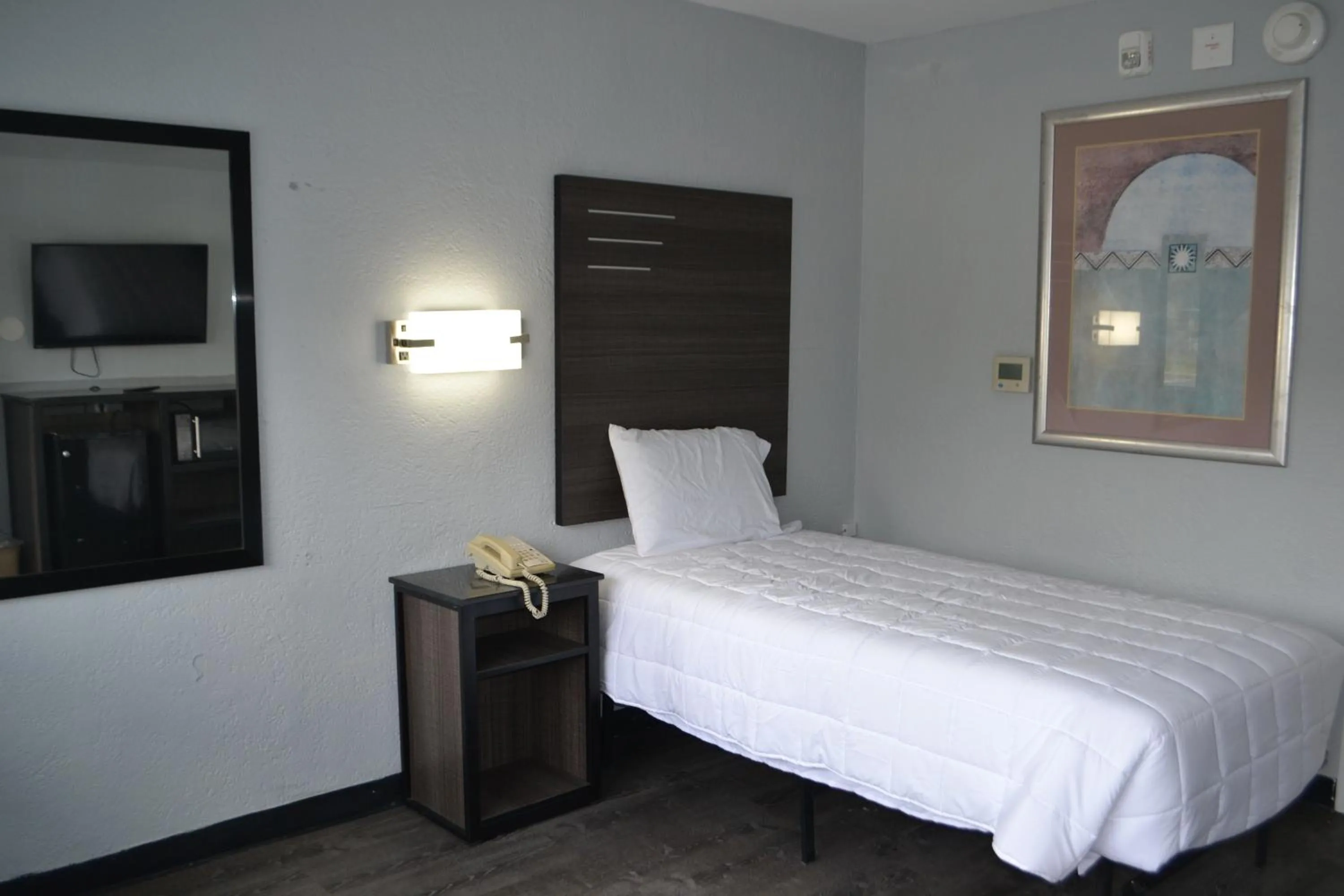 Bedroom, Bed in Noble Suites Jacksonville