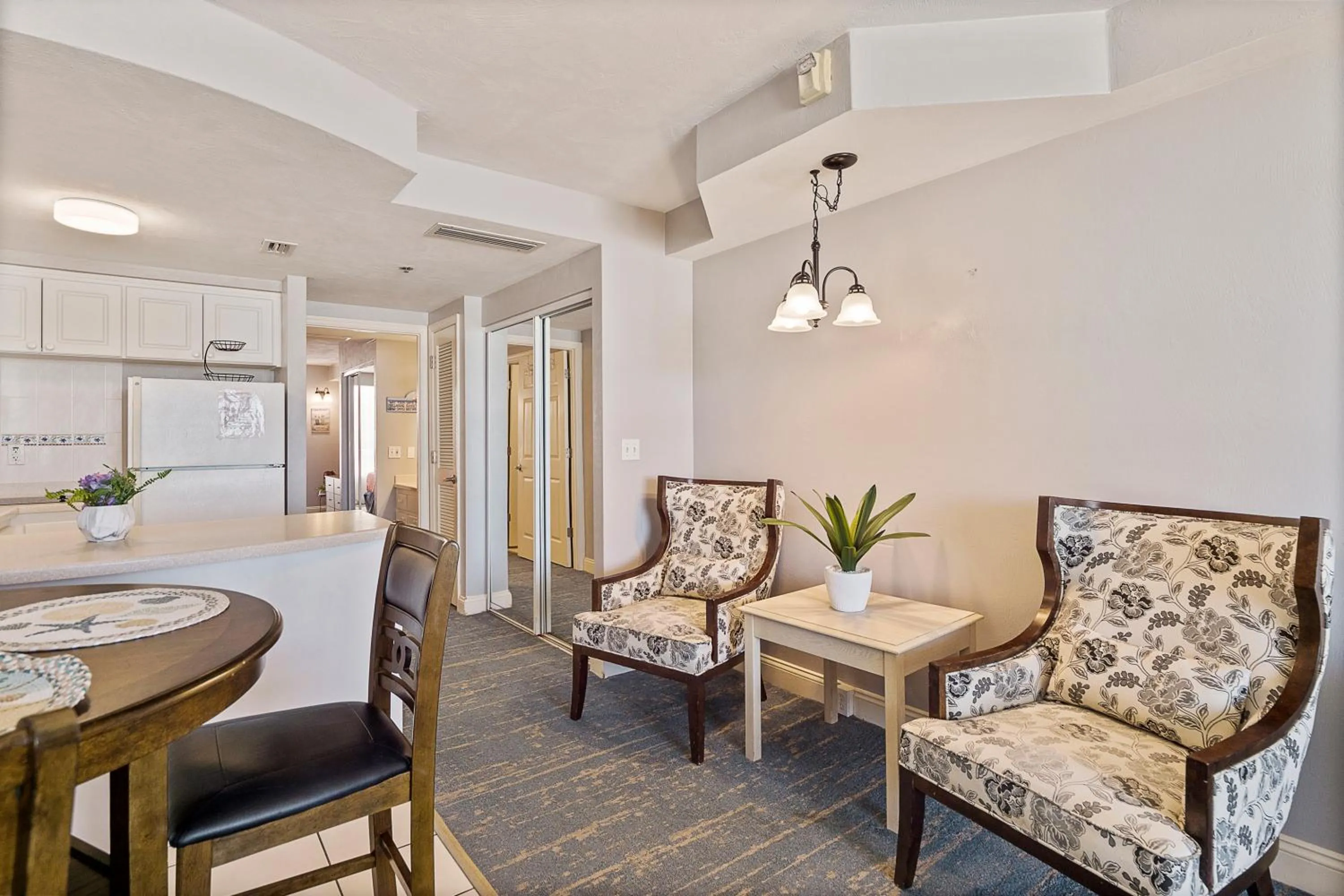 Seating area in Sunrise & Beach View - Daytona Beach Resort