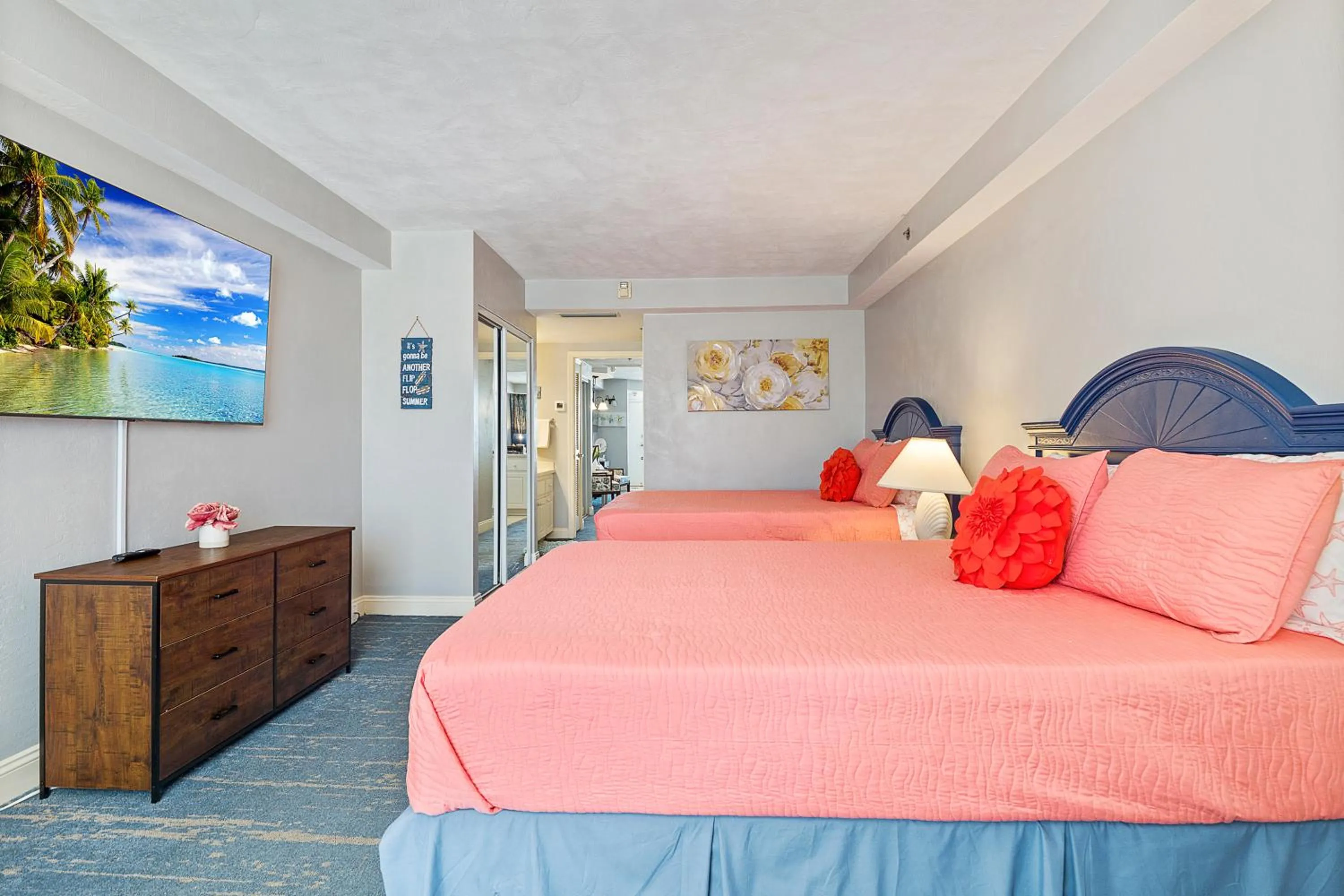 Bedroom, Bed in Sunrise & Beach View - Daytona Beach Resort