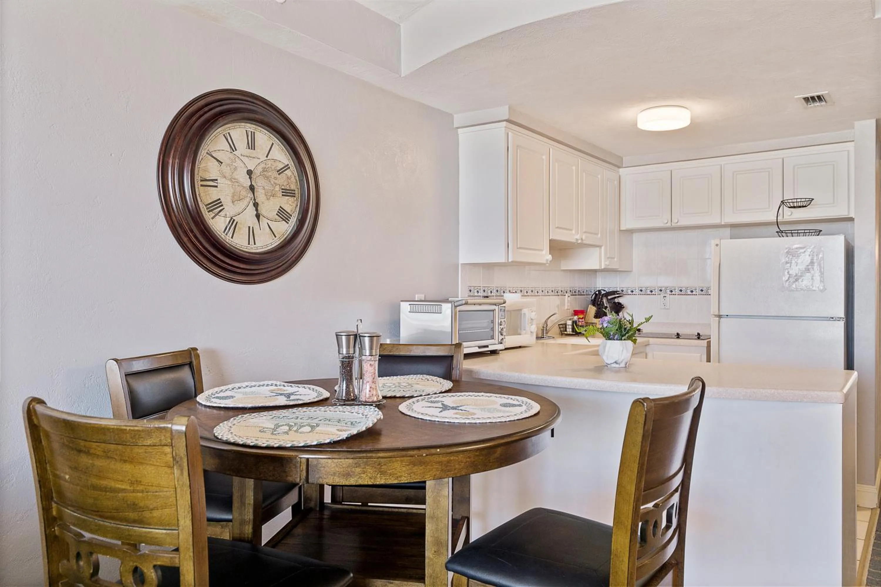 Kitchen or kitchenette in Sunrise & Beach View - Daytona Beach Resort