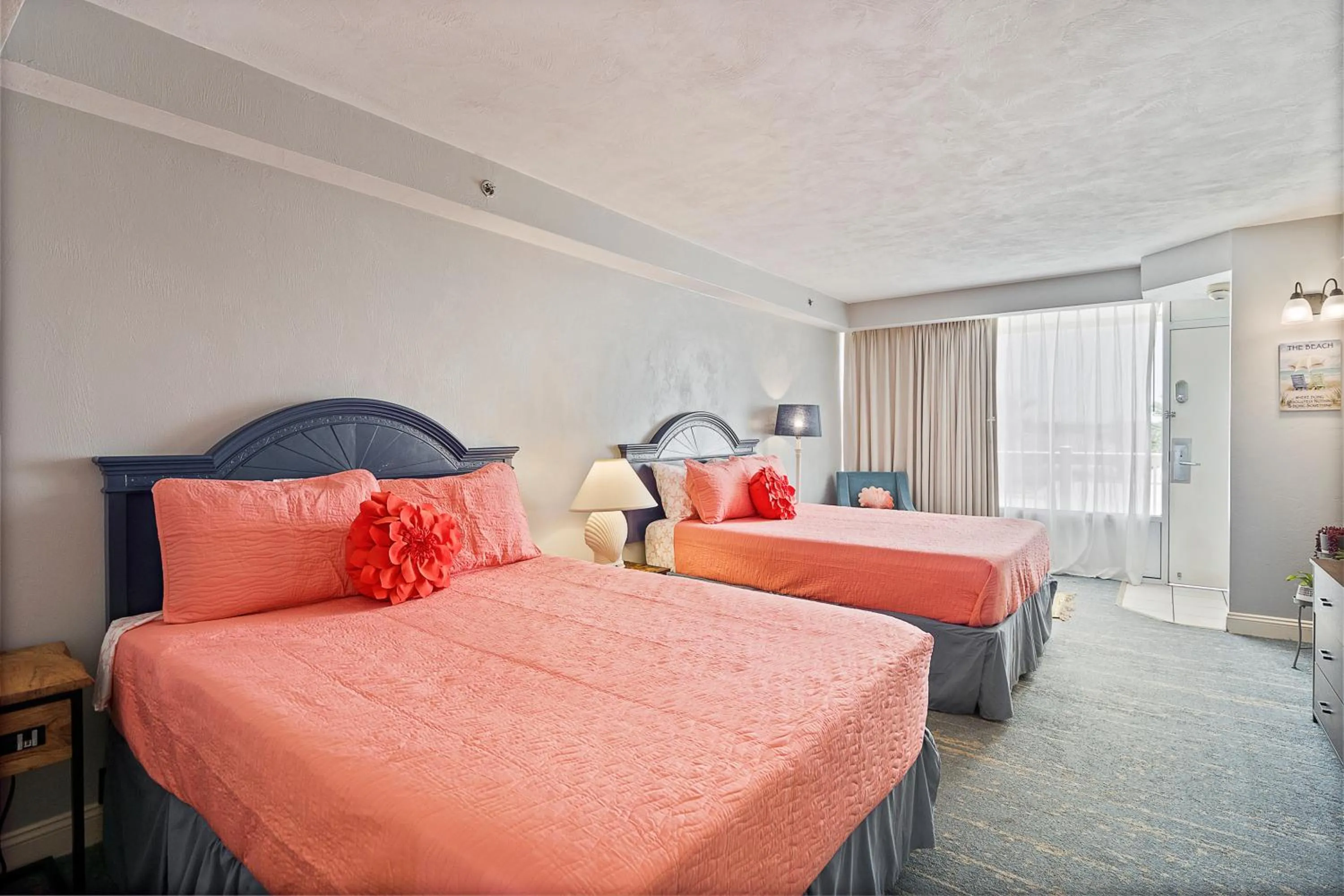 Bedroom, Bed in Sunrise & Beach View - Daytona Beach Resort