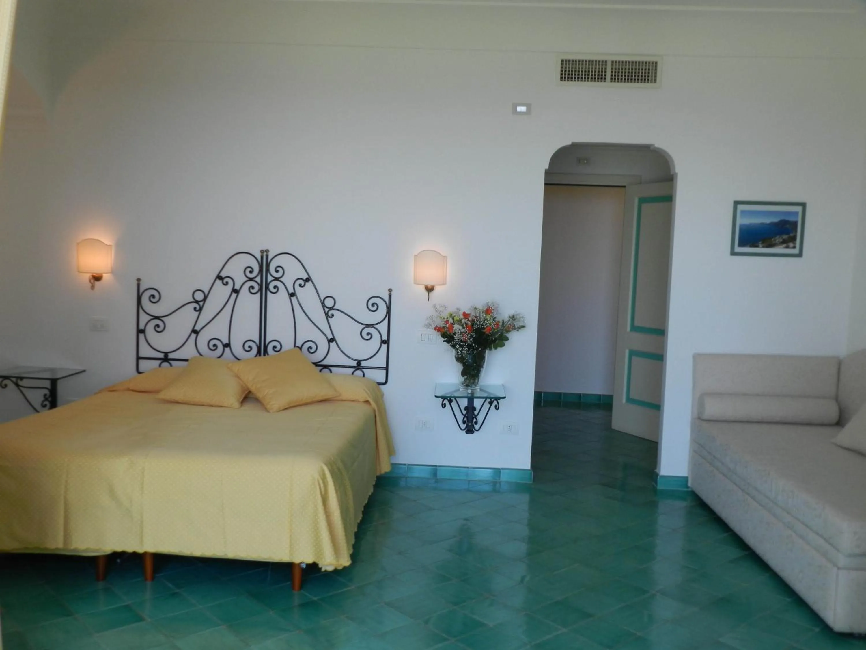 Bed in Bacio del Sole B&B Positano