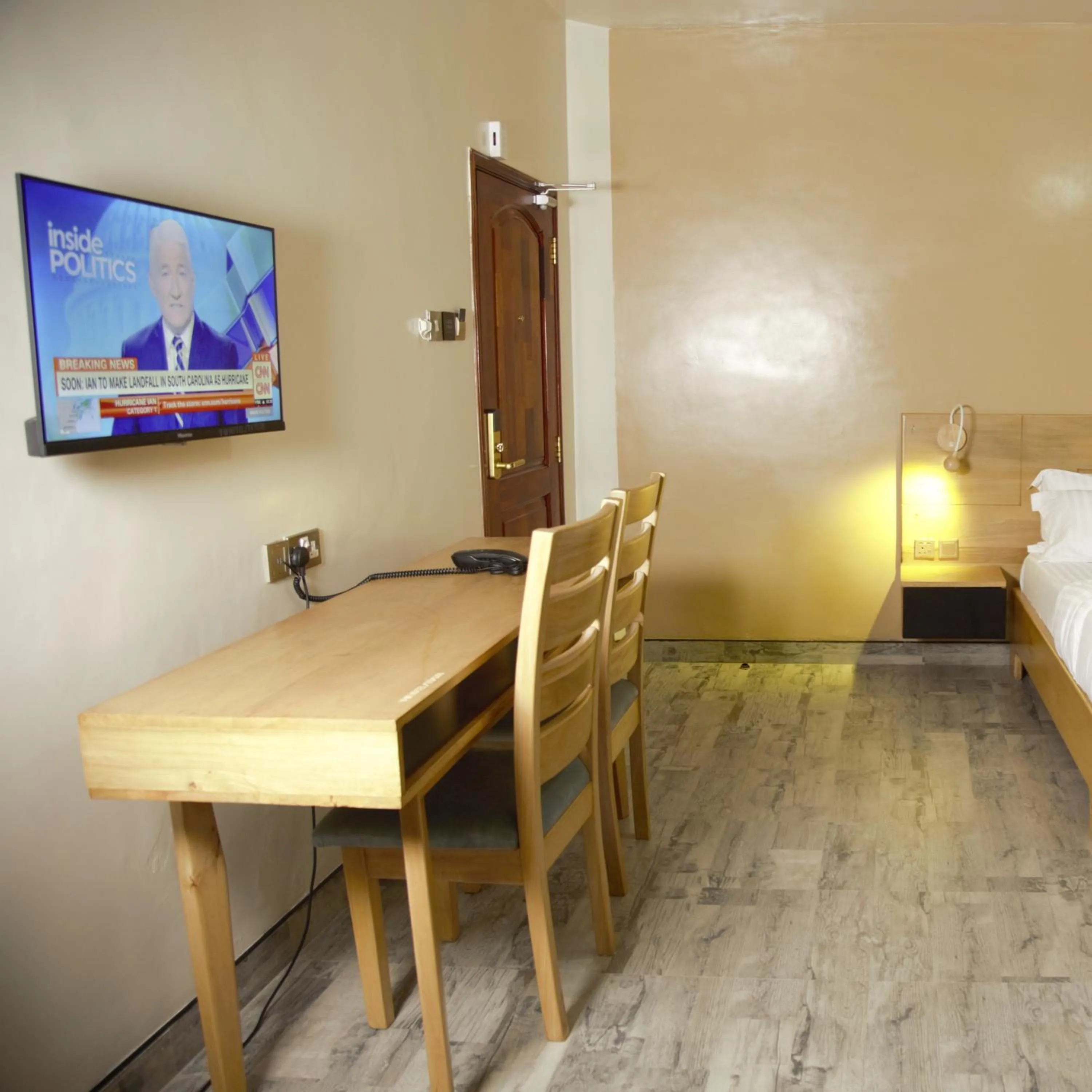 TV and multimedia, Bed in Victoria Mews Hotel
