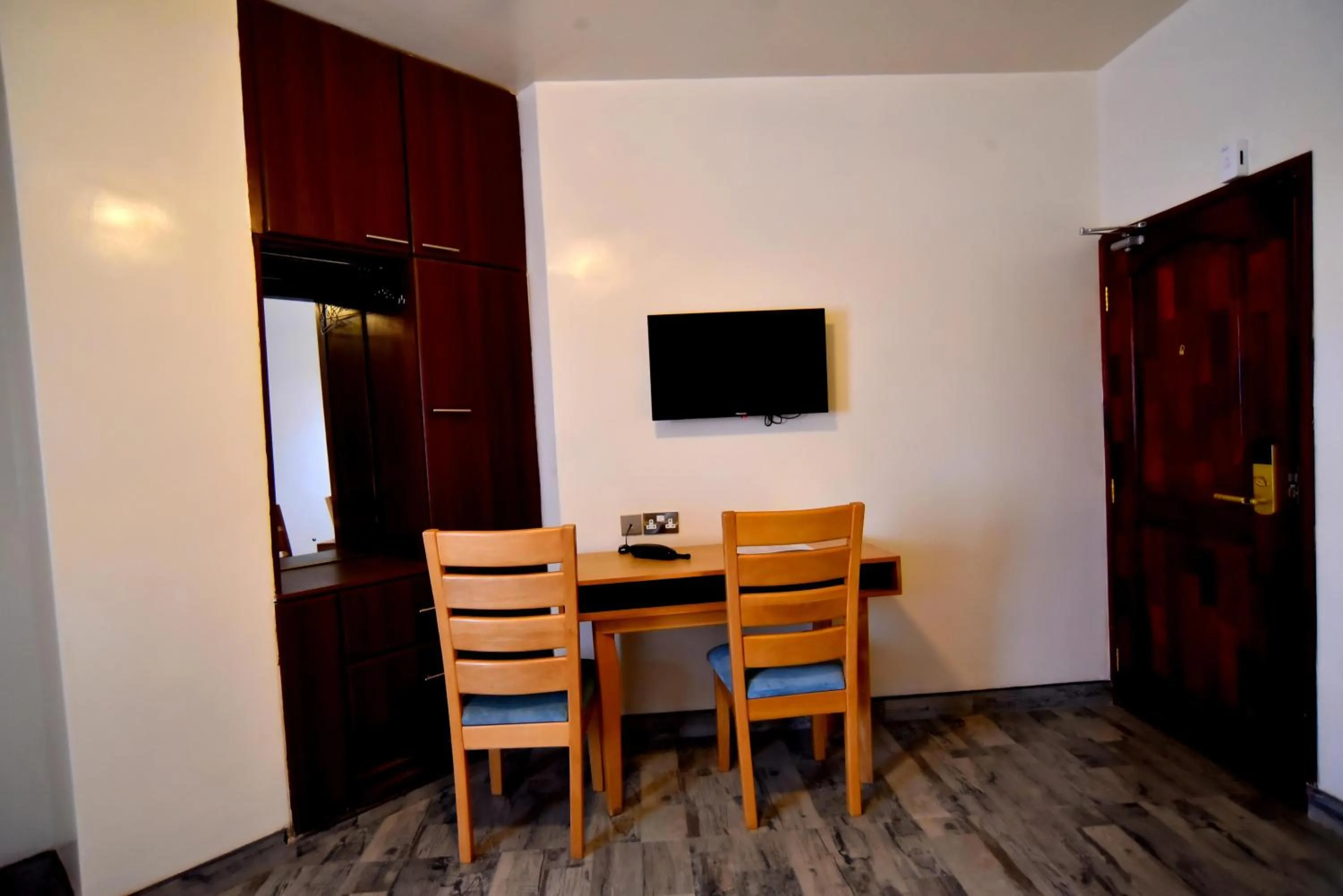 Living room in Victoria Mews Hotel