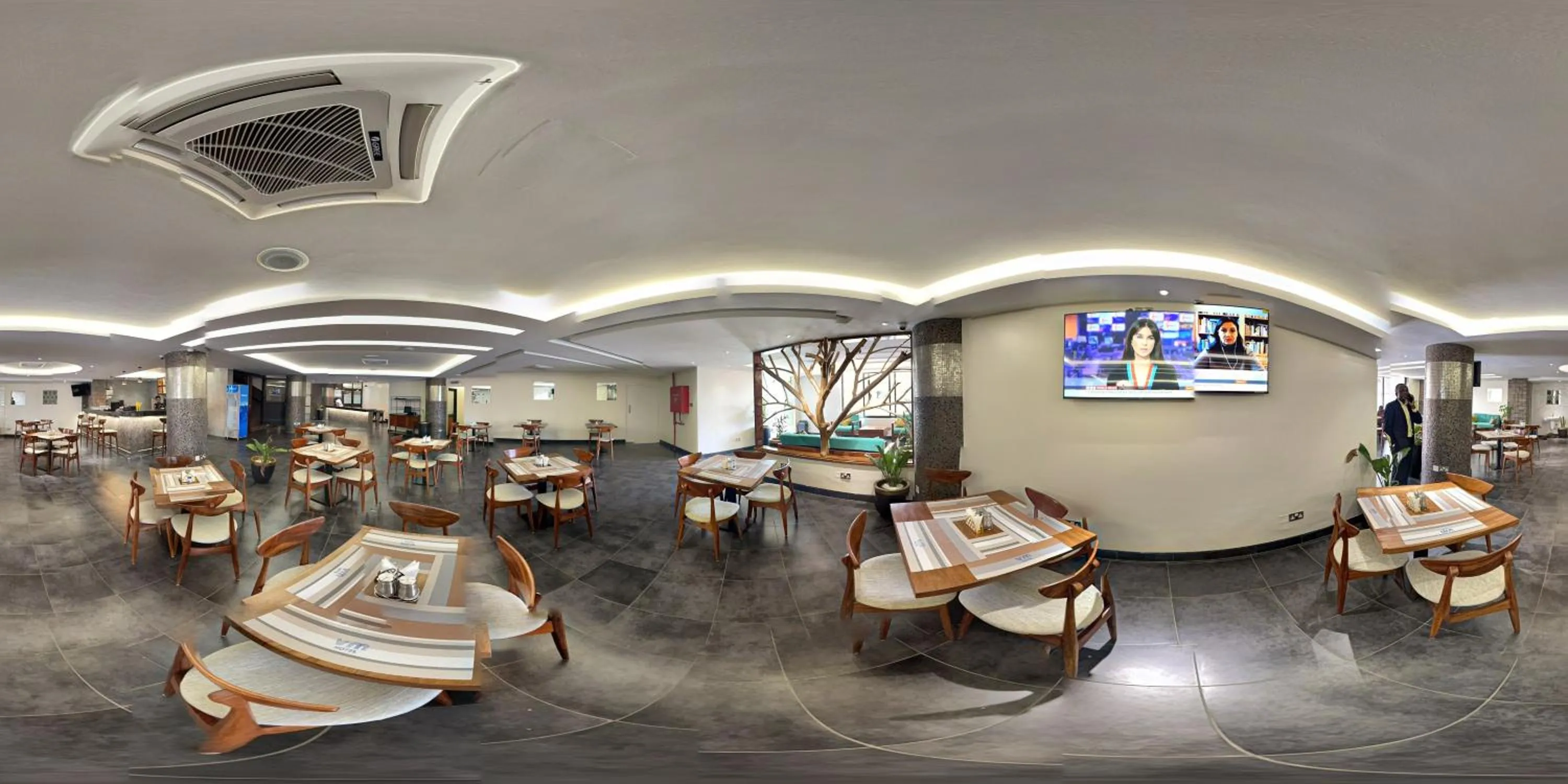 Restaurant/places to eat in Victoria Mews Hotel