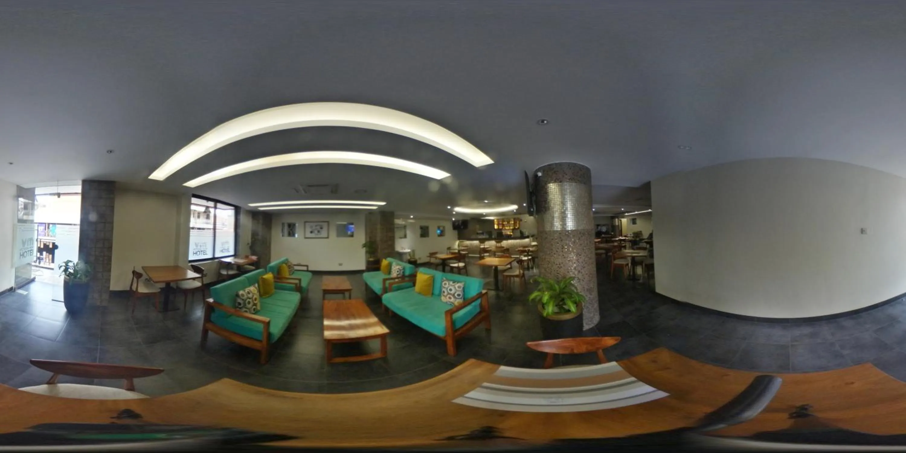 Restaurant/places to eat in Victoria Mews Hotel