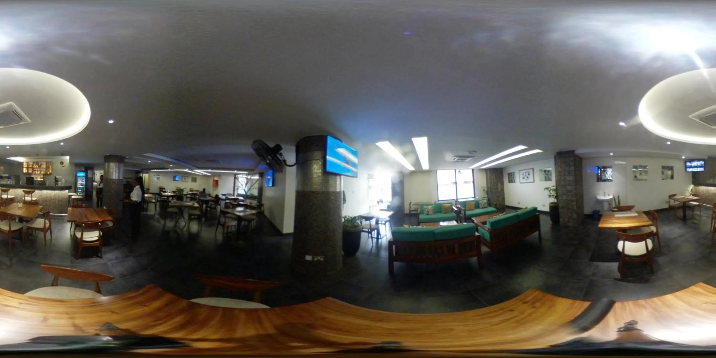 Restaurant/places to eat in Victoria Mews Hotel