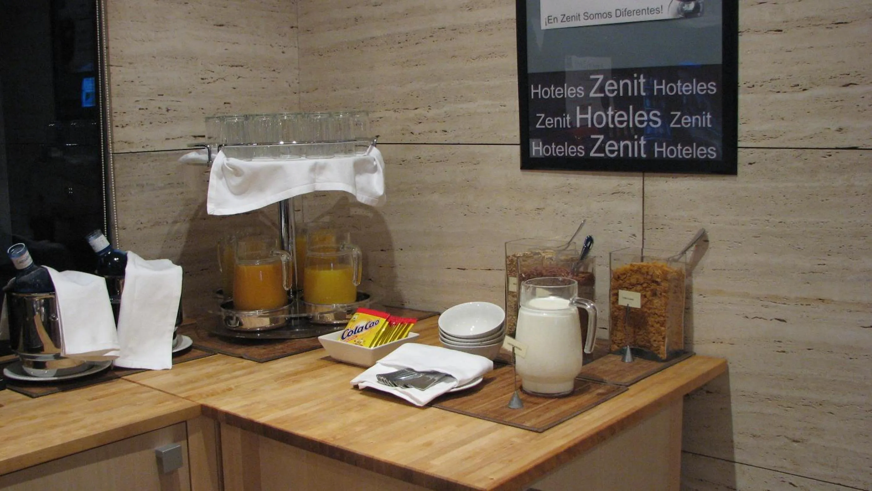 Restaurant/places to eat in Zenit Málaga