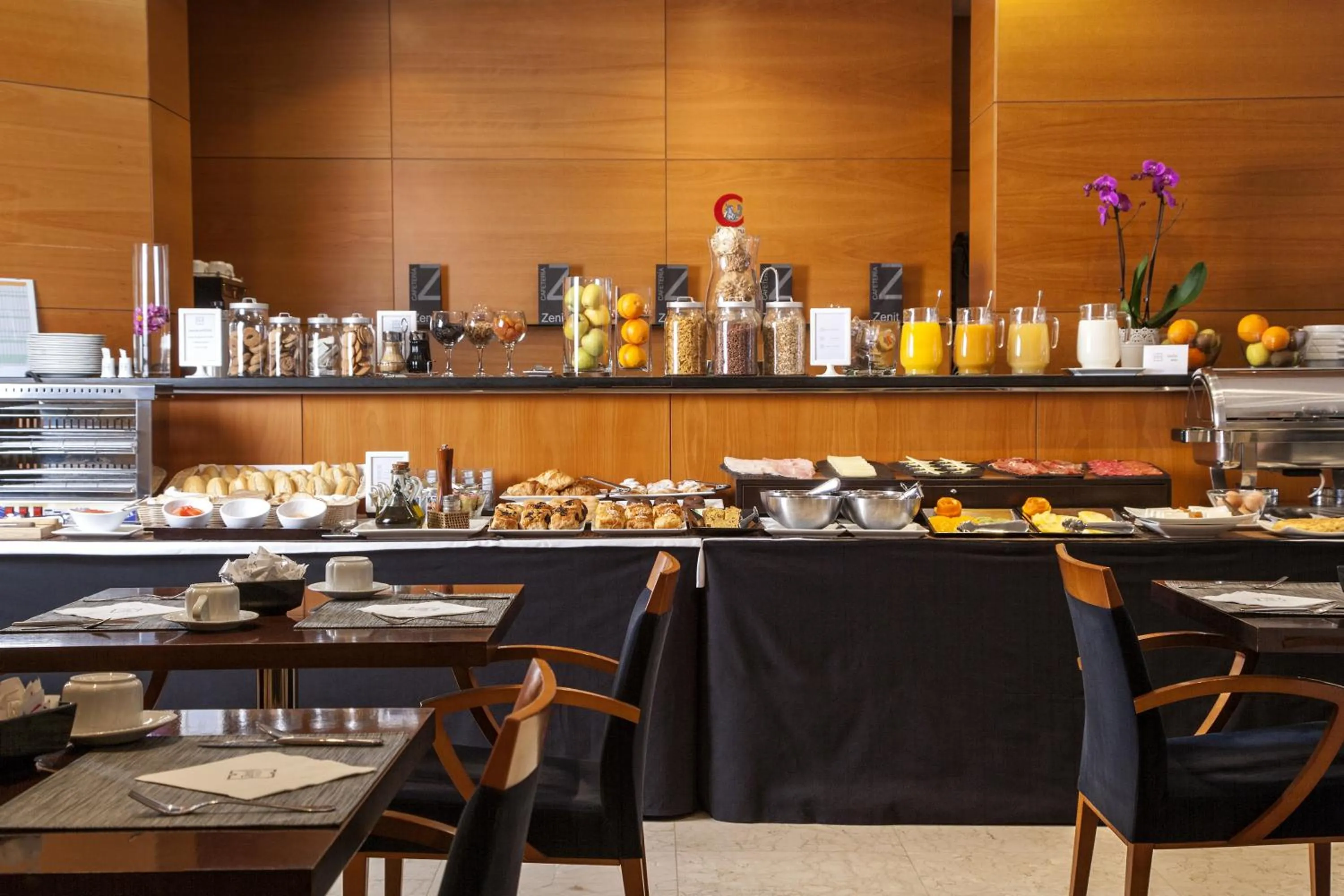 Restaurant/places to eat in Zenit Málaga