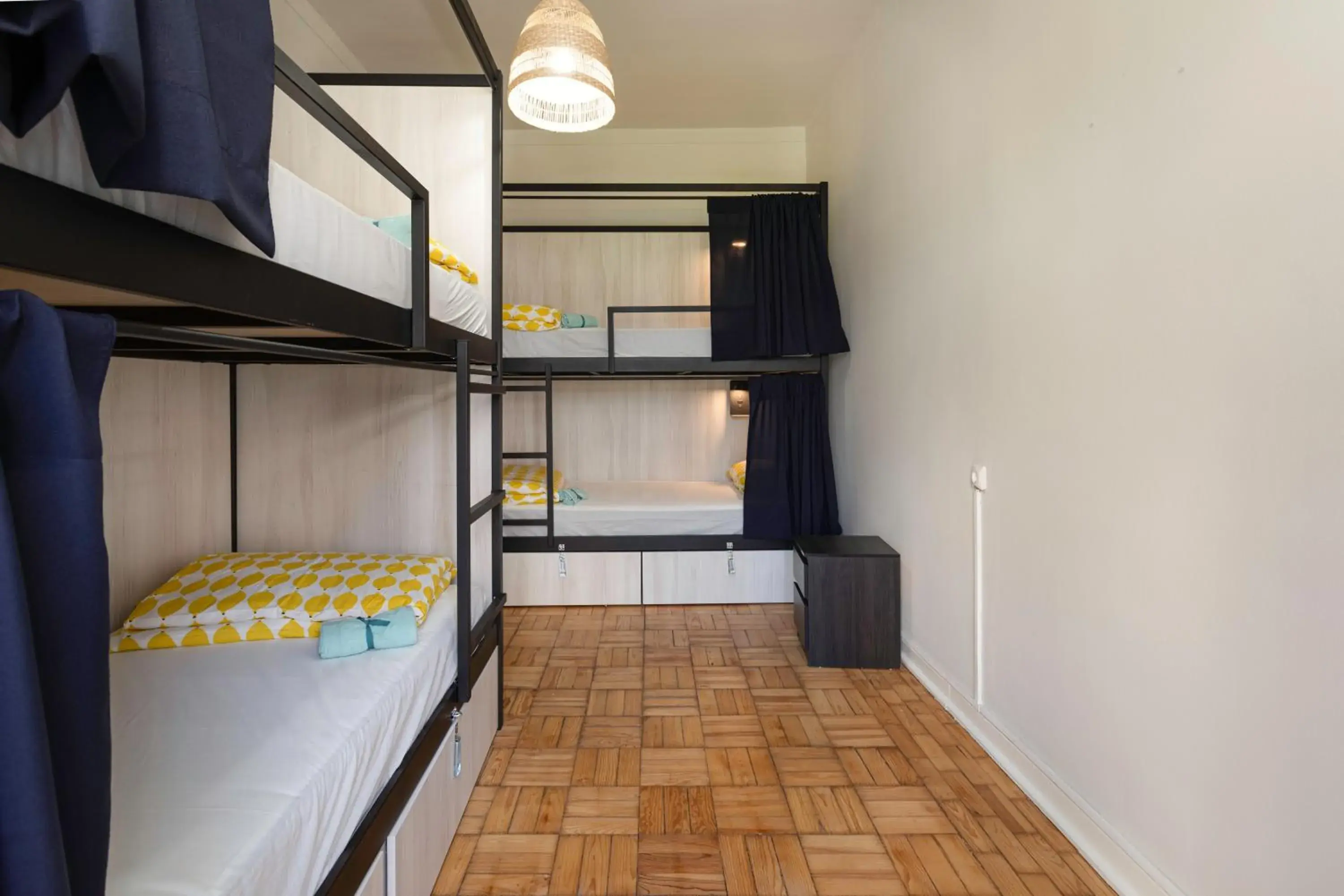 Single Bed in Mixed Dormitory Room in Lemon Hostel Faro Single Bed in Mixed Dormitory Room in Lemon Hostel Faro