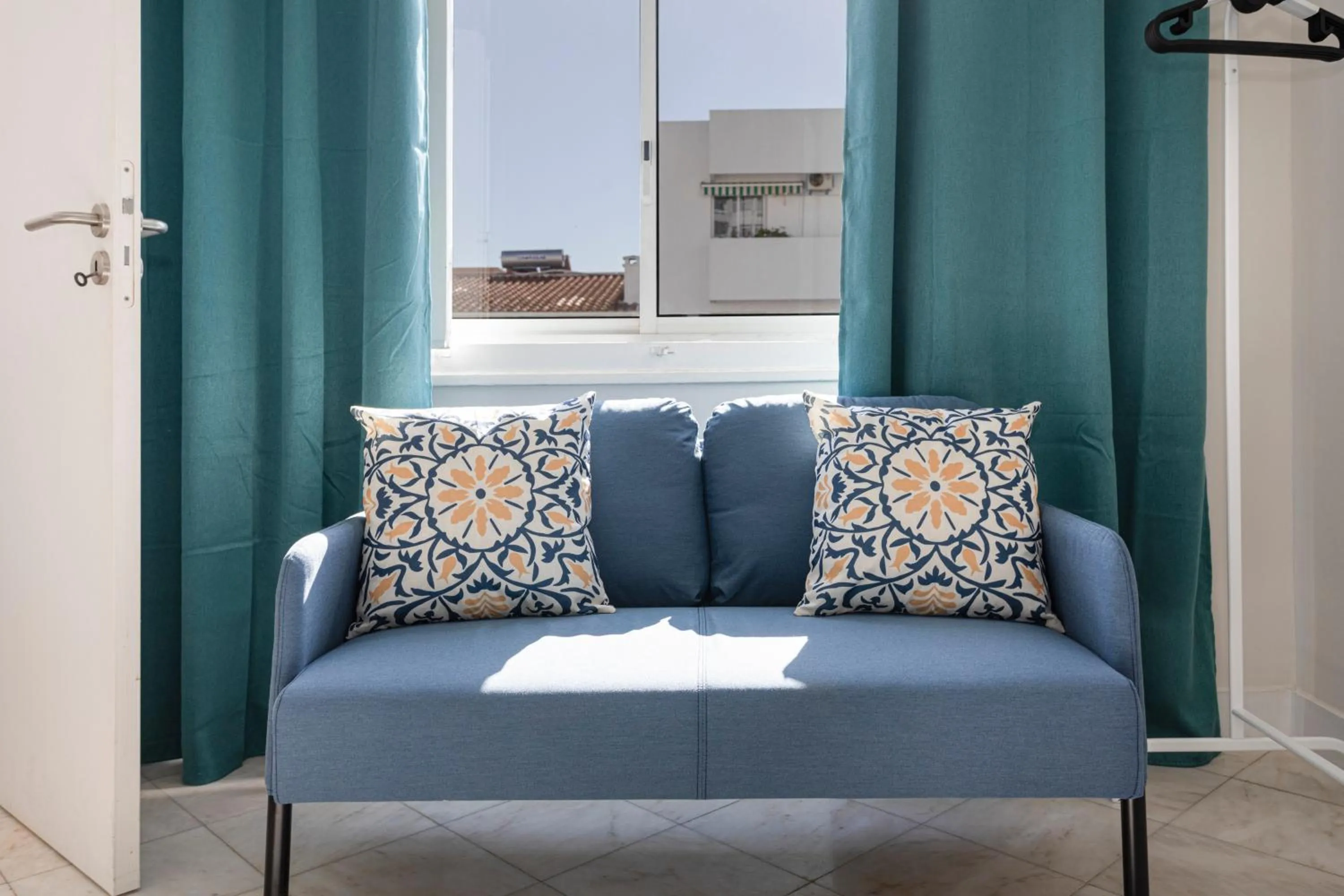 Seating area in Lemon Hostel Faro