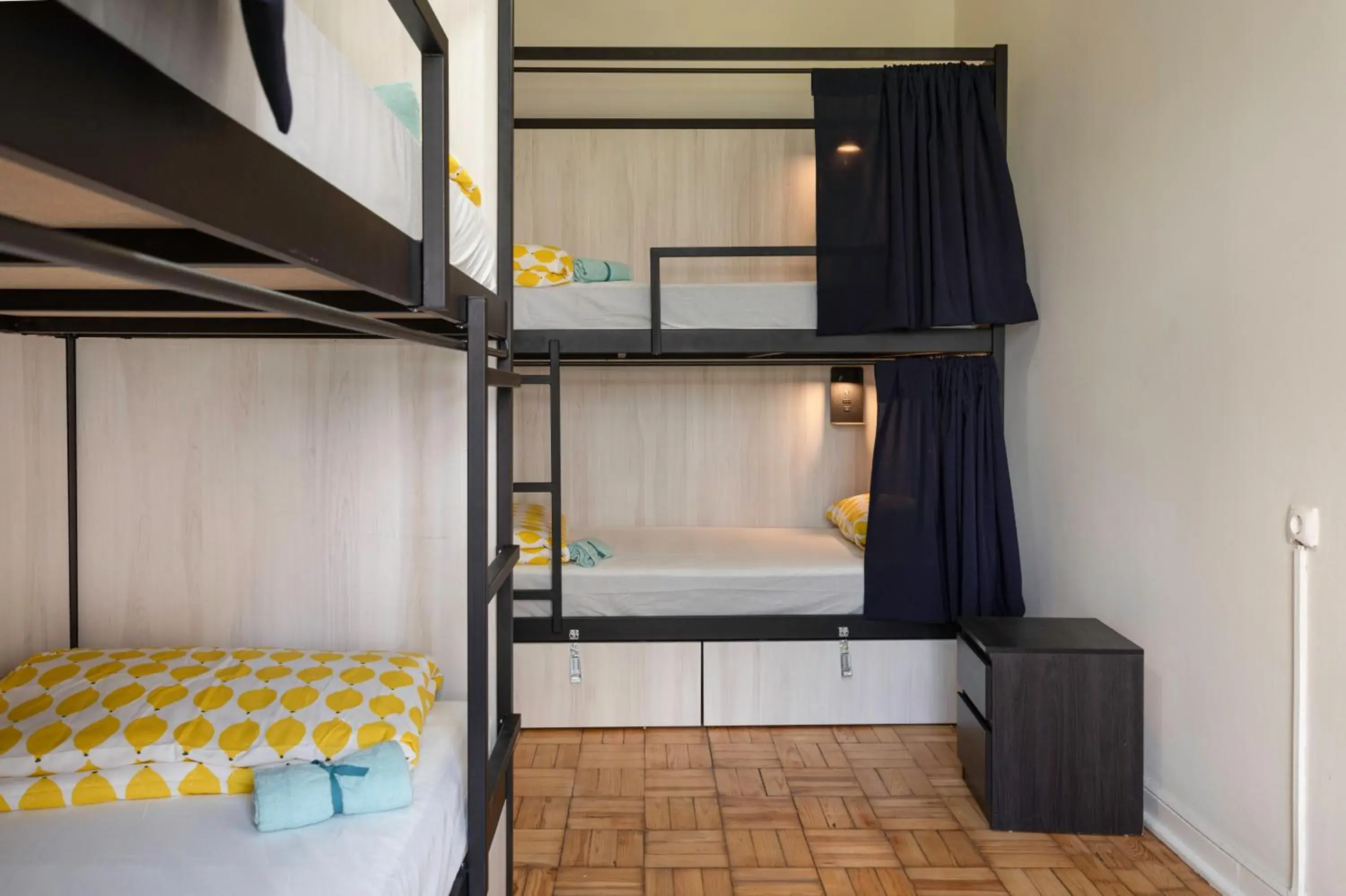 Single Bed in Mixed Dormitory Room in Lemon Hostel Faro Single Bed in Mixed Dormitory Room in Lemon Hostel Faro