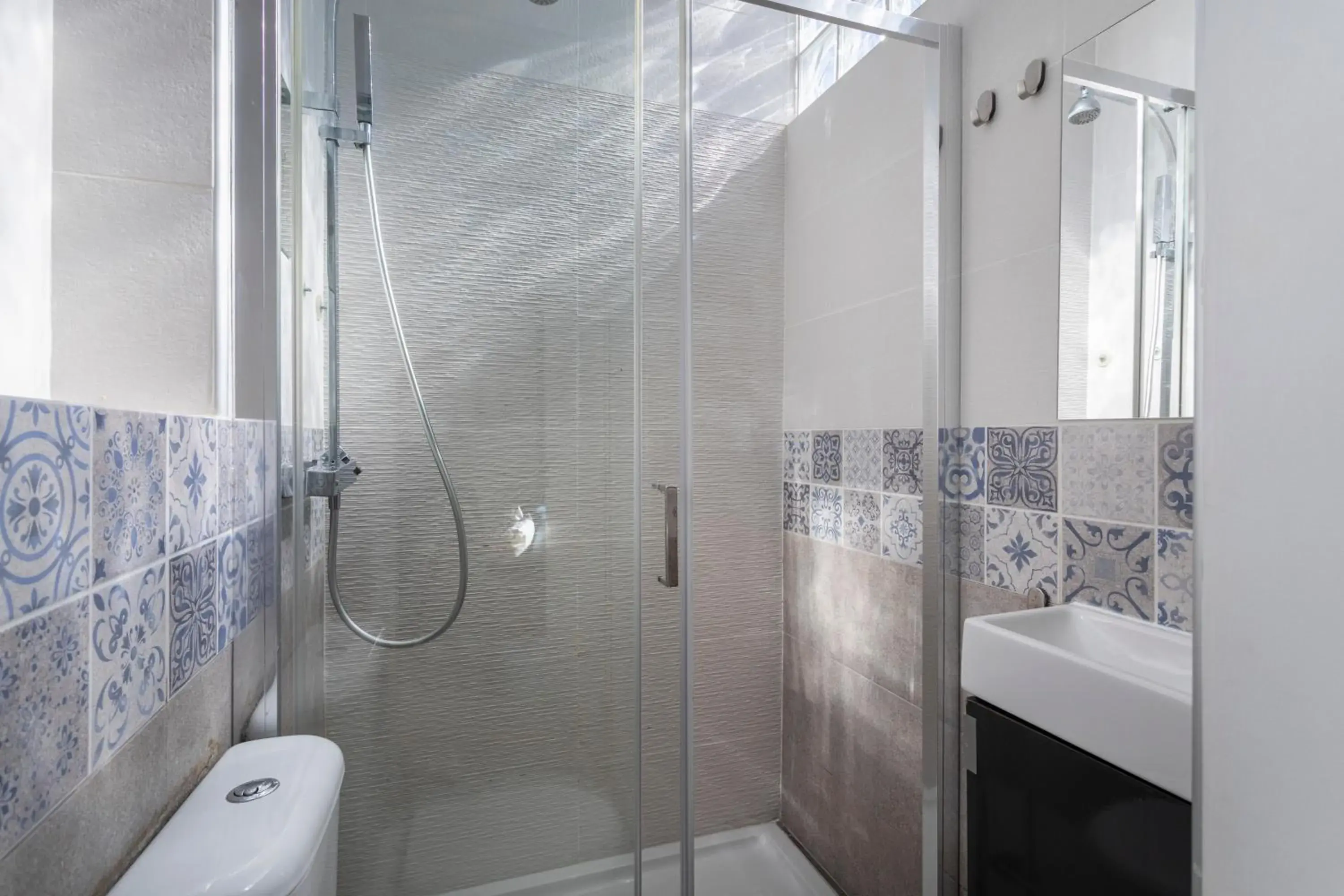 Double Room with Private Bathroom in Lemon Hostel Faro Double Room with Private Bathroom in Lemon Hostel Faro